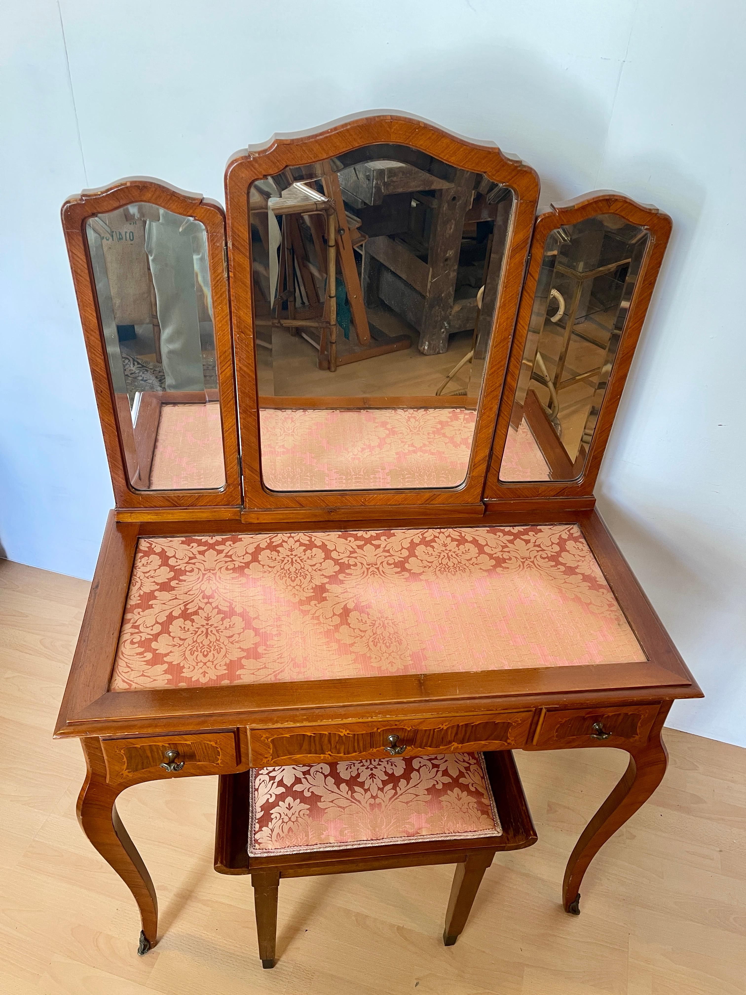 Vintage toilet with three mirrors and upholstered Italian stool from the 1980s For Sale 3
