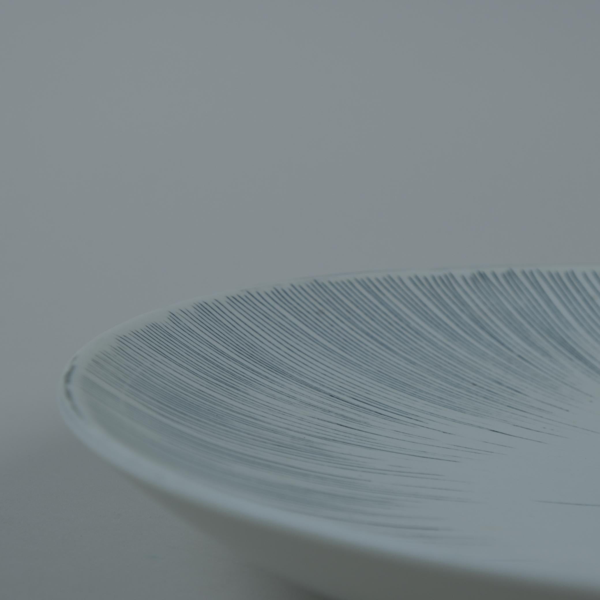 Porcelaine Toini Muona, grand plat décoratif blanc naturel et rayures Arabia, 1954 en vente