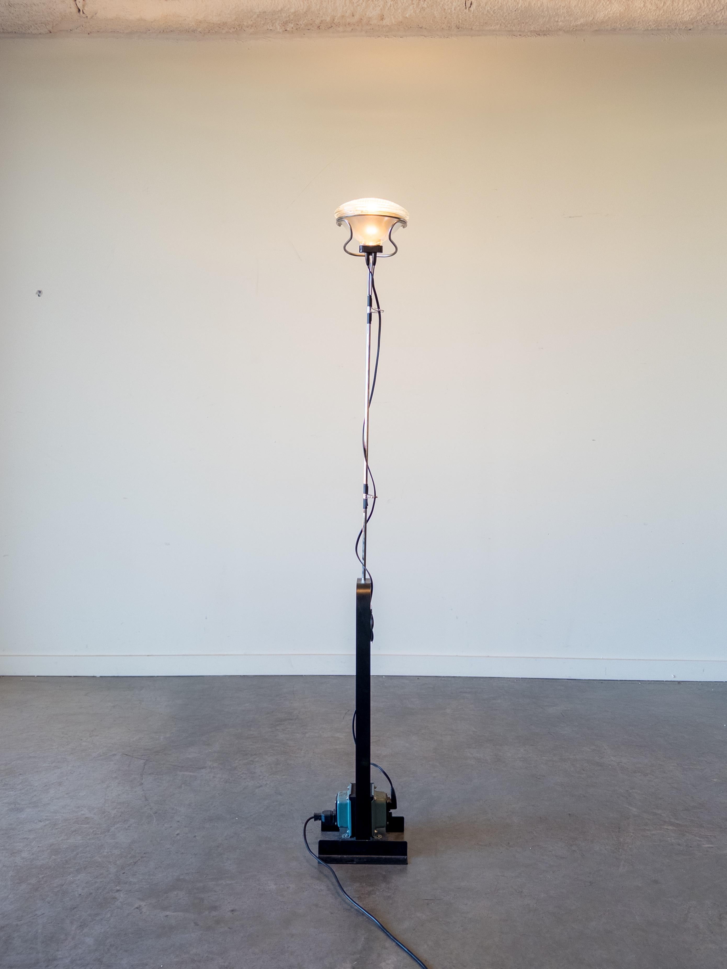 Metà XX secolo Lampada da terra 'Toio' di Achille e Pier Giacomo Castiglioni per Flos, Italia 1960 in vendita