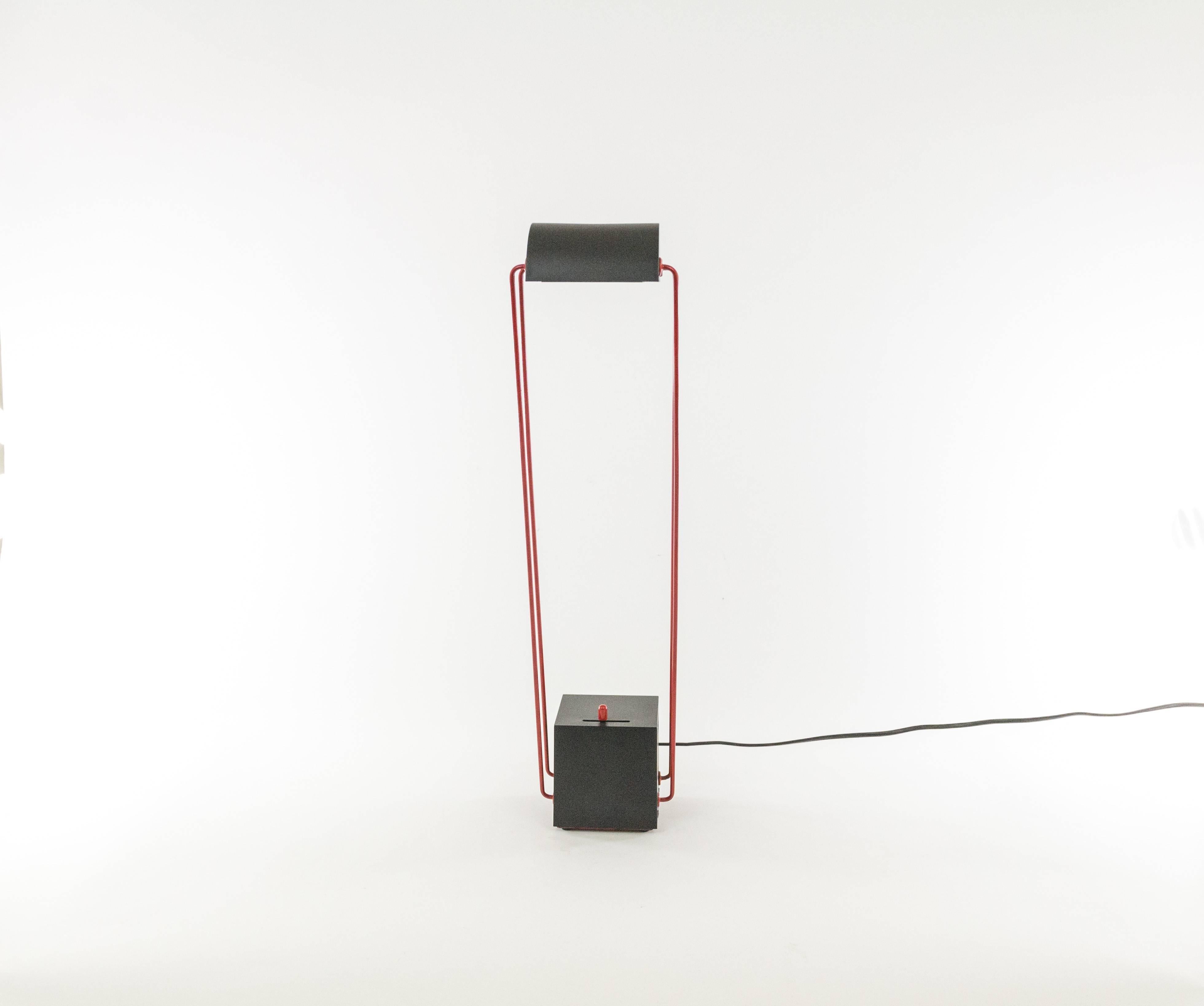 Mid-Century Modern Tokio Metal Table Lamp by Shigeaki Asahara for Stilnovo in Red and Black For Sale