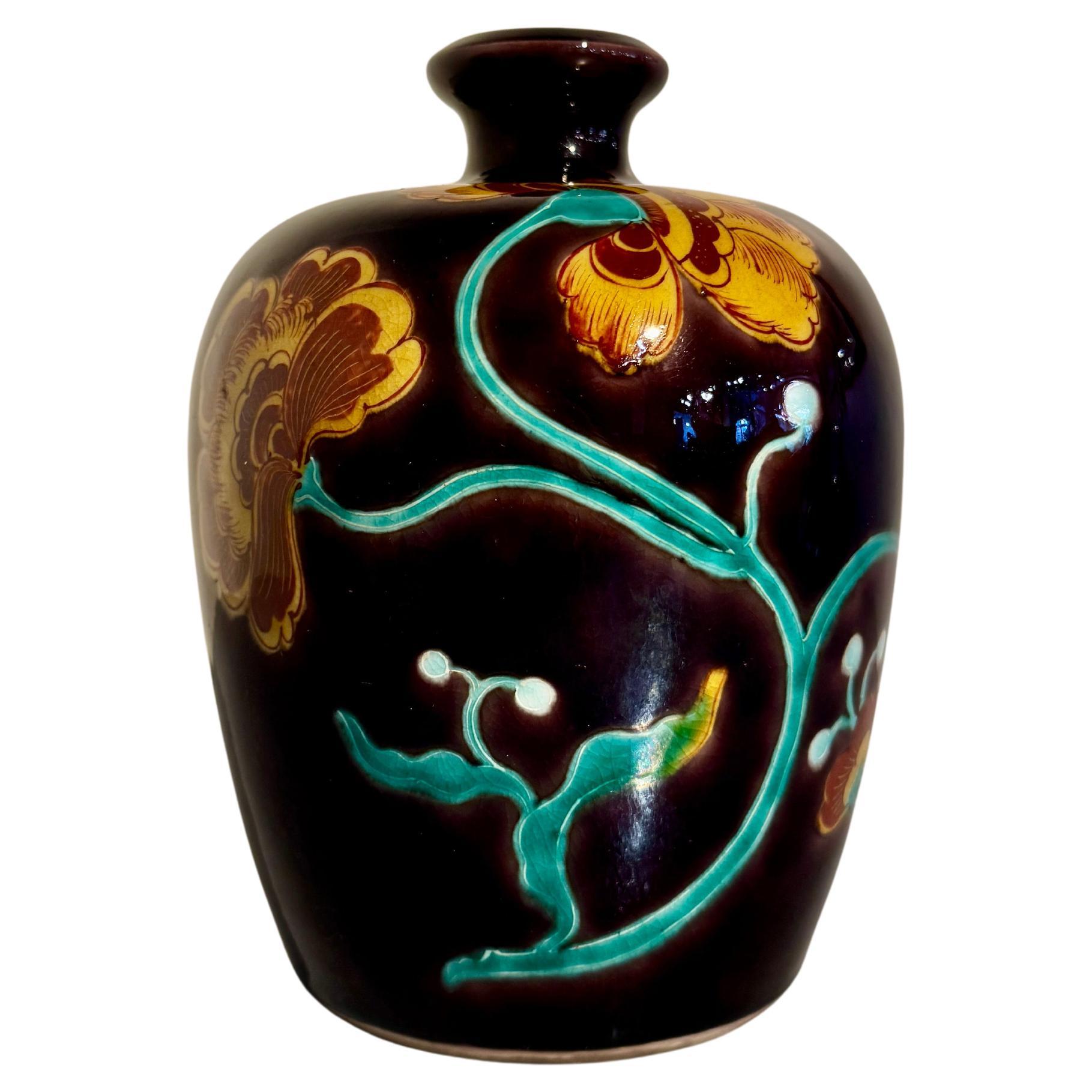 Vaso "Papaveri" Tokuda Yasokichi I Kutani, periodo Meiji o Taisho, Giappone