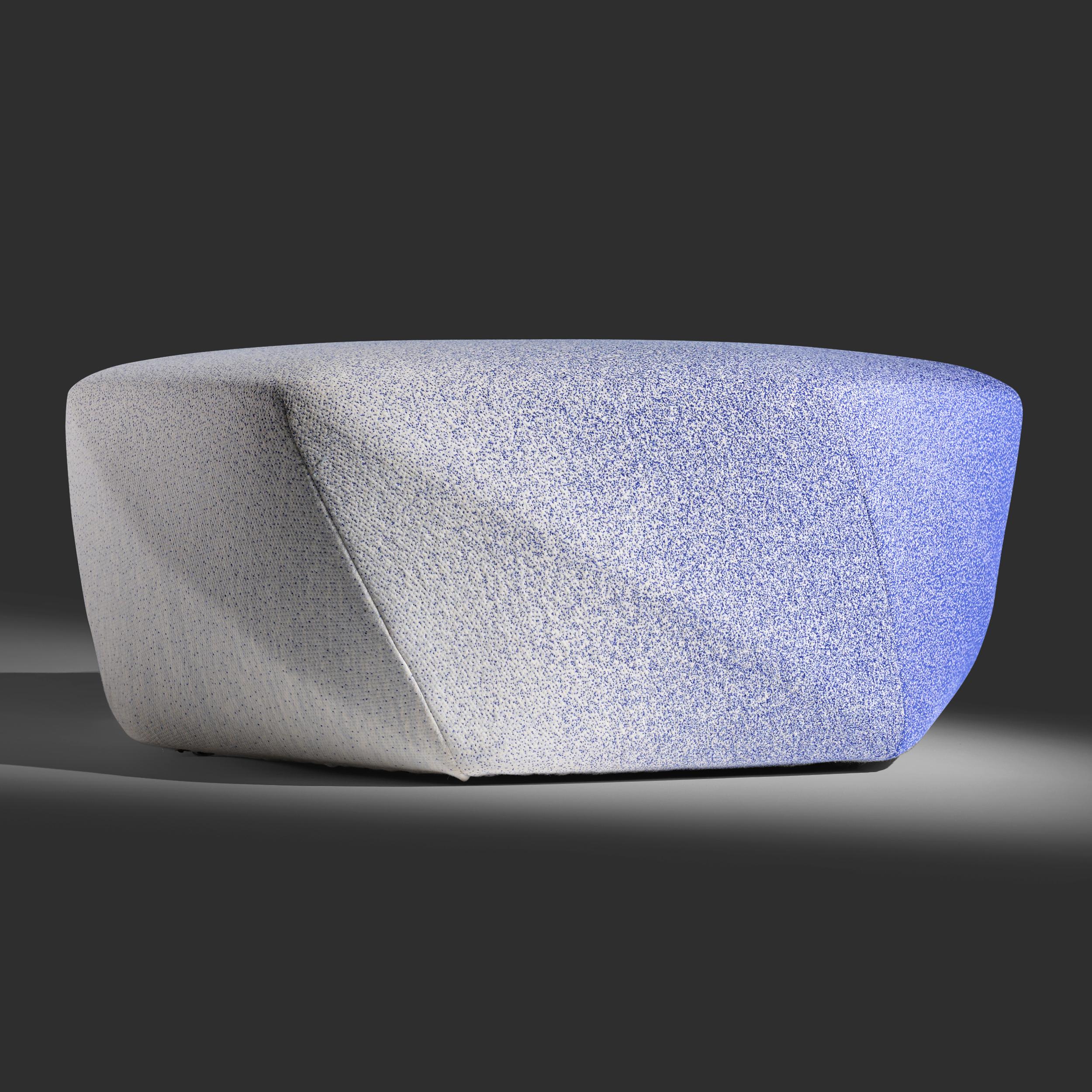 TokuJiin Yoshioka Medium Brook Ottomane für Moroso Italien, 2018 im Zustand „Hervorragend“ im Angebot in Skokie, IL