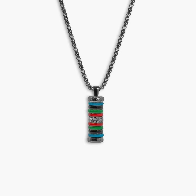 Tokyo Rings Collier cylindrique avec émail multicolore en acier plaqué IP noir

Ces colliers d'inspiration sportive sont composés d'une série d'anneaux colorés enroulés autour d'un cylindre IP en acier noir ou en acier. Chaque anneau est peint à la