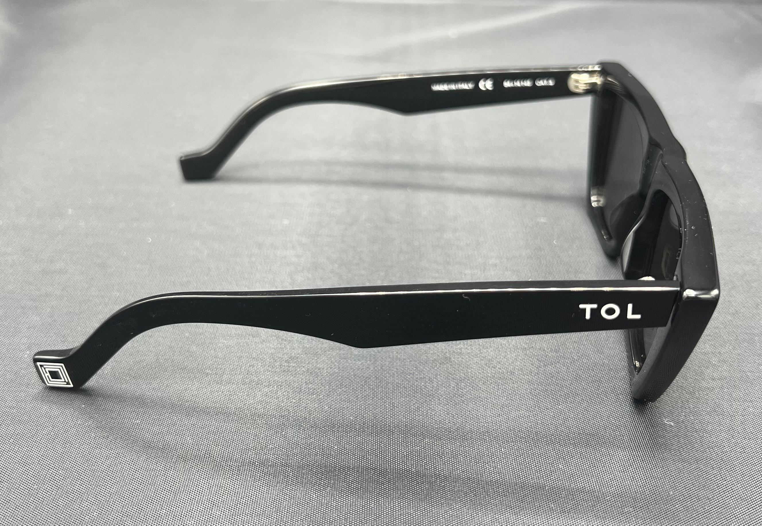 TOL Noir Trapezium Sunglasses In Excellent Condition For Sale In Beverly Hills, CA