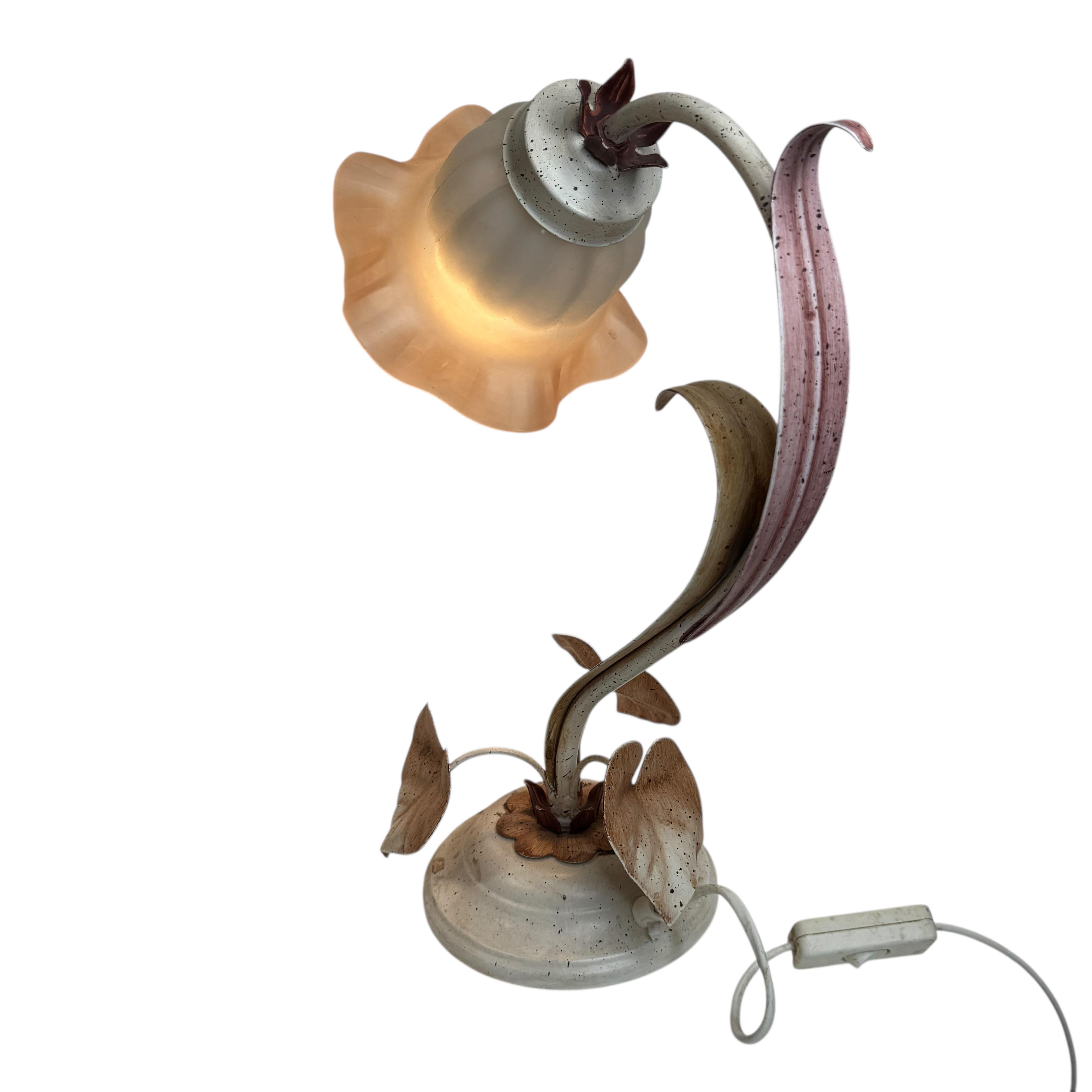 Tole Florence Glasschirm-Tischlampe Vintage Eglo Leuchten Österreich, 1970er Jahre (Hollywood Regency) im Angebot