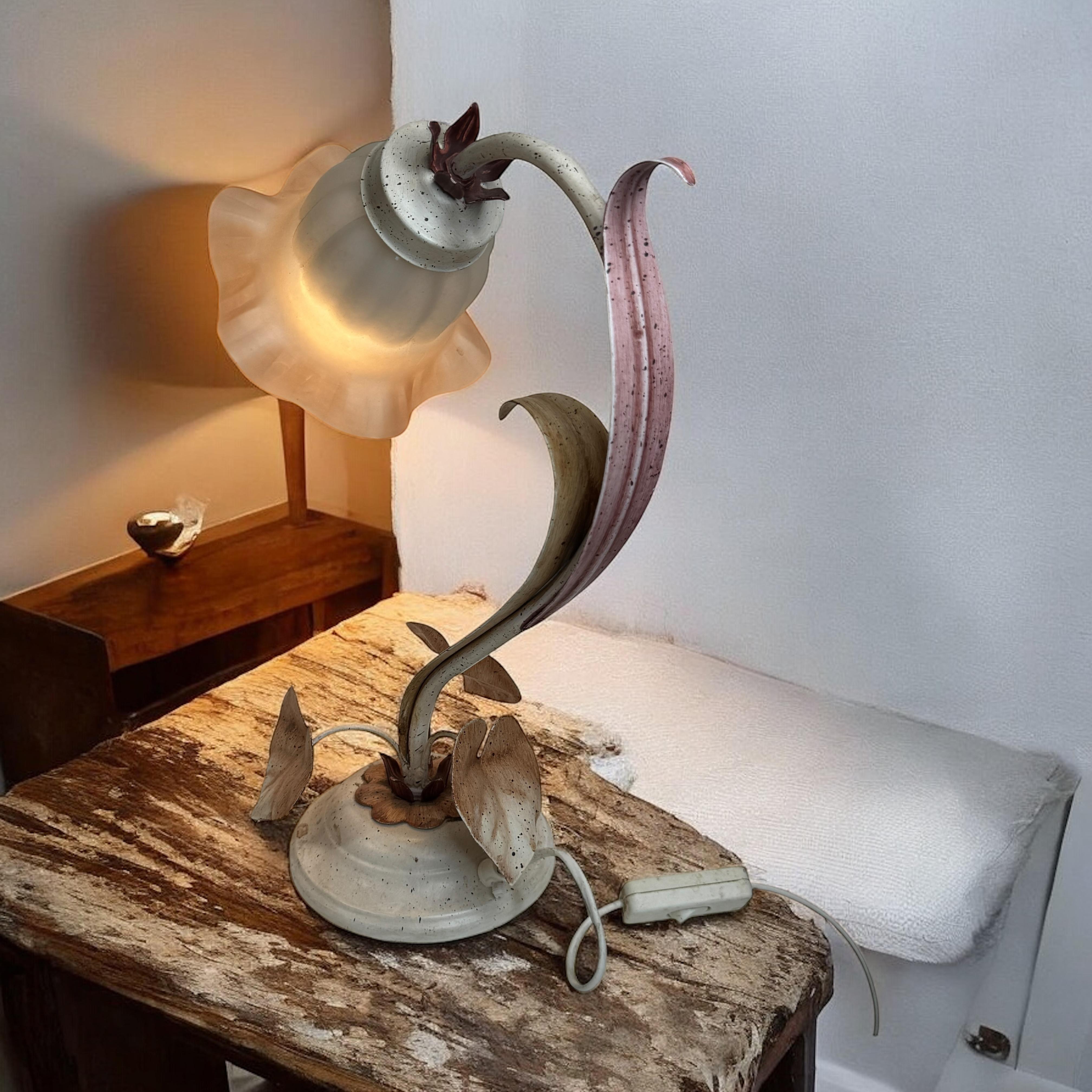 Tole Florence Glasschirm-Tischlampe Vintage Eglo Leuchten Österreich, 1970er Jahre im Angebot 1