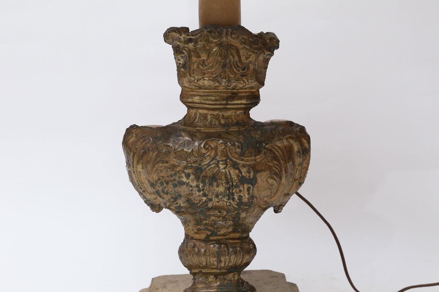 Tole Repousse Table Lamp im Zustand „Gut“ in Houston, TX