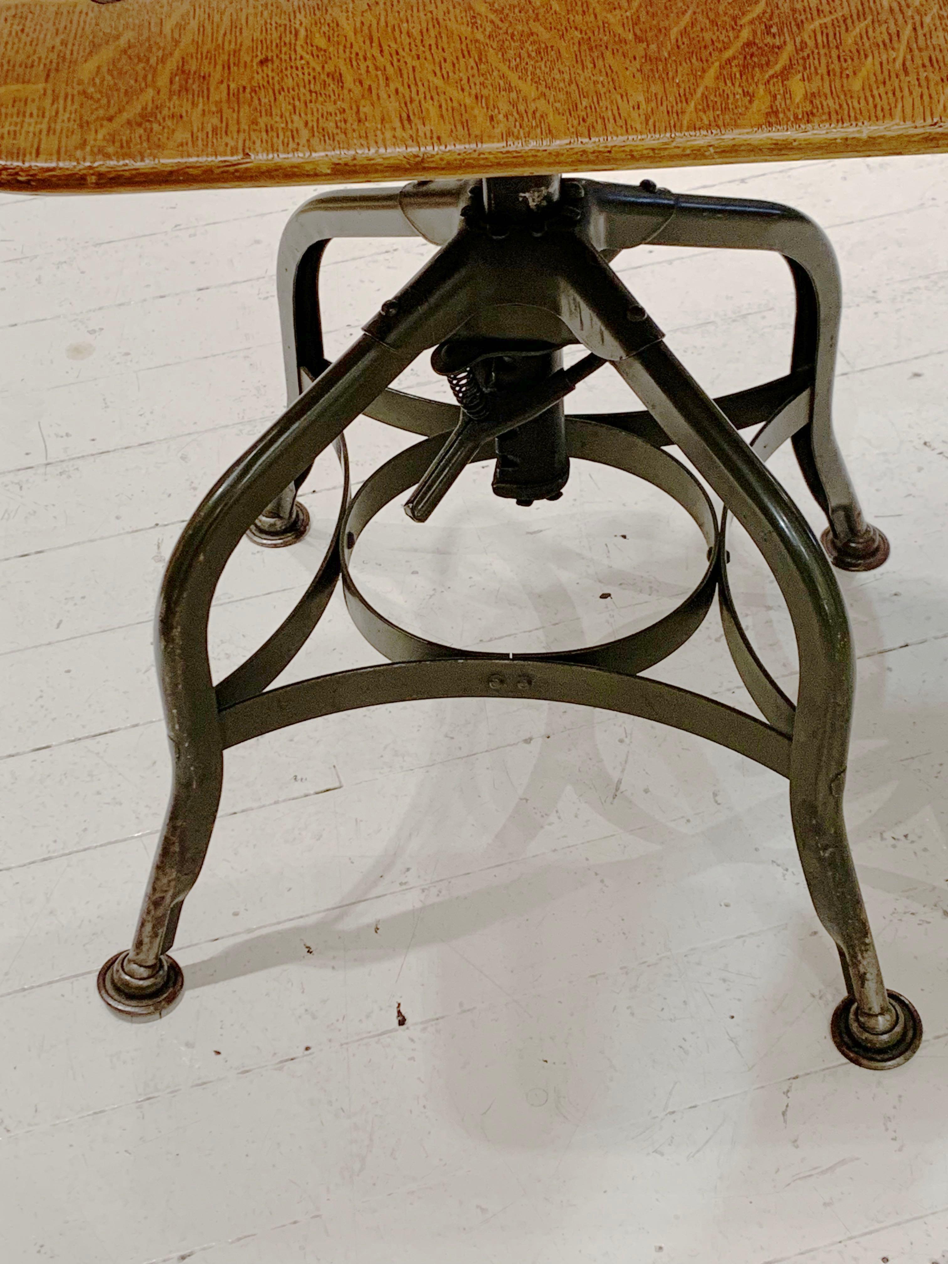 Toledo Desk Chair, Mid Century, United States In Good Condition For Sale In New York, NY