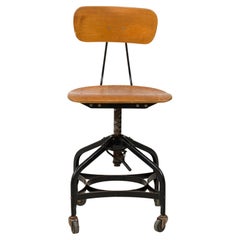 Toledo Metal Furniture Co. Tabouret d'usine réglable en bois et en fer