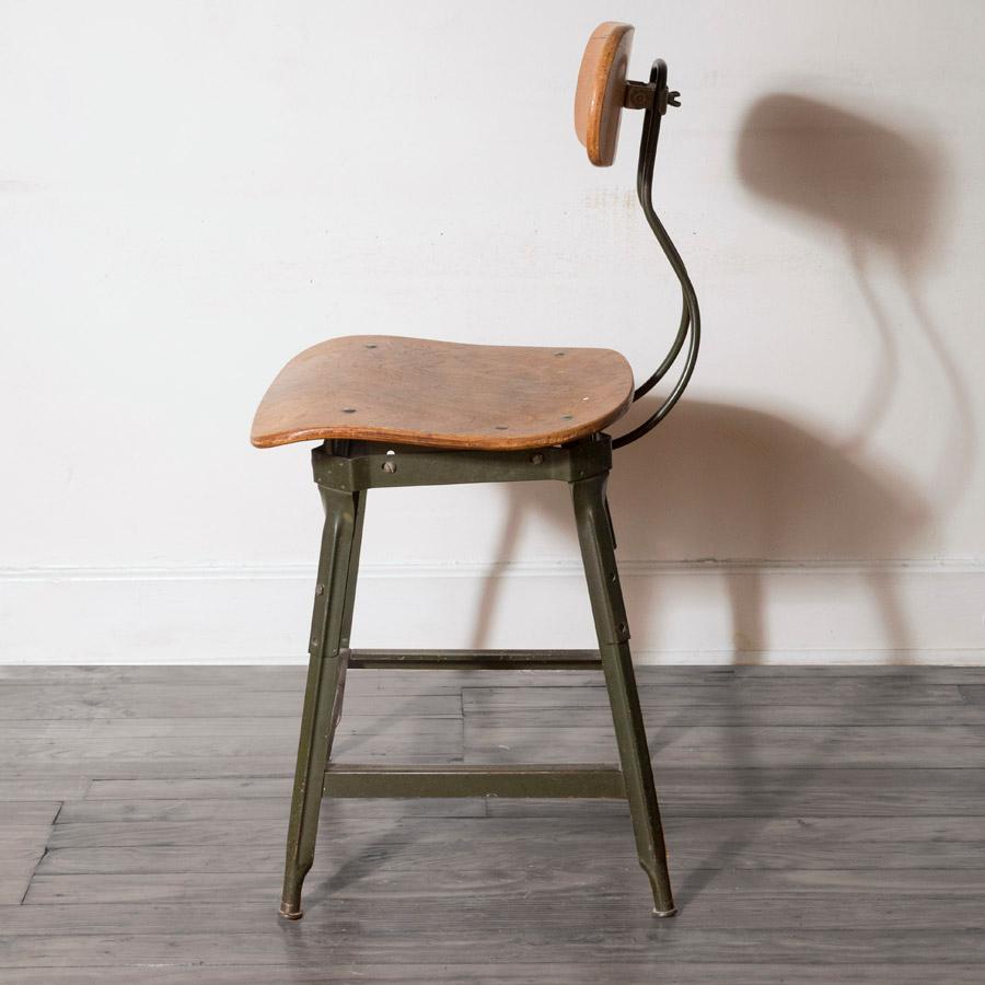 Toledo Metal Furniture Co. Drafting Stool, Toledo USA, circa 1940s In Good Condition In Brooklyn, NY