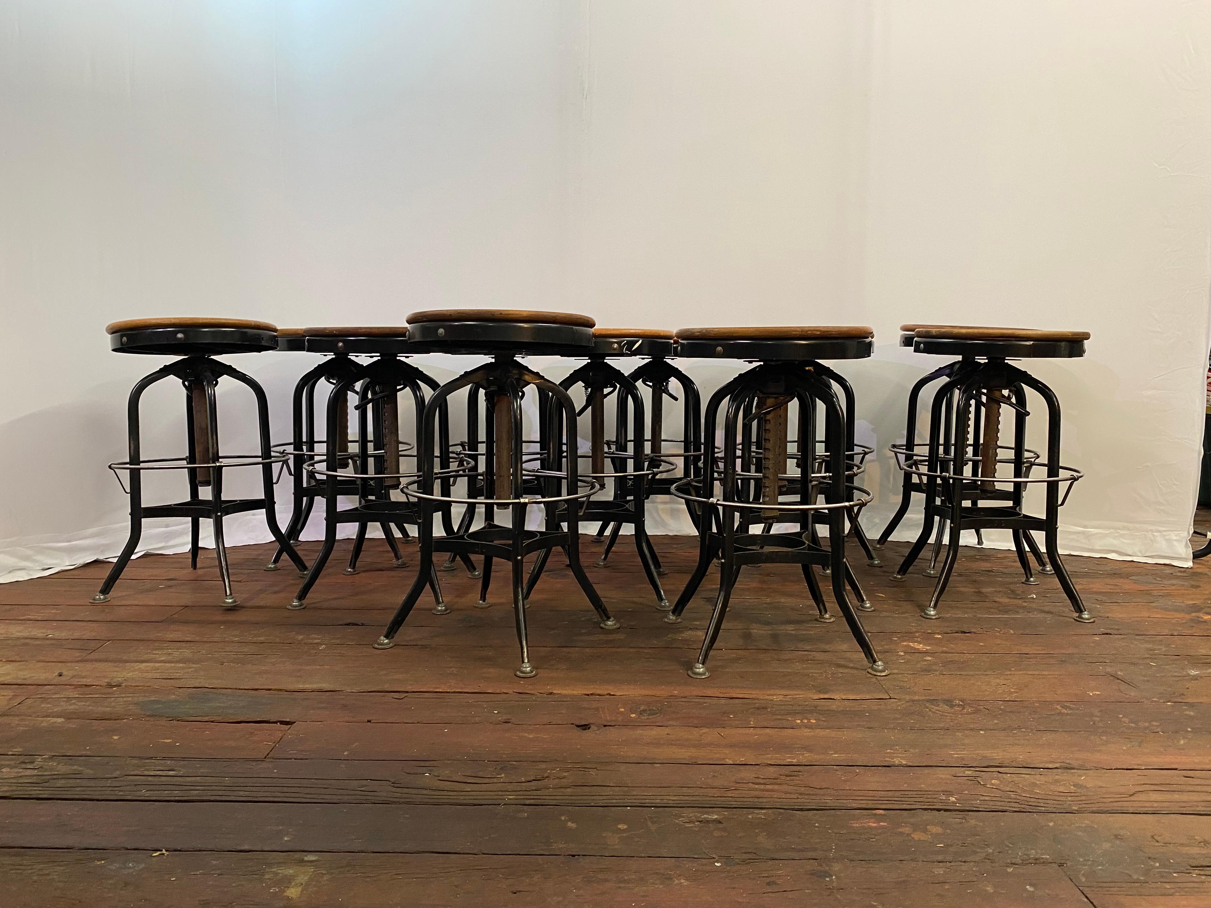 Américain Toledo Metal Furniture Company Tabourets industriels en acier UHL, lot de 12 en vente