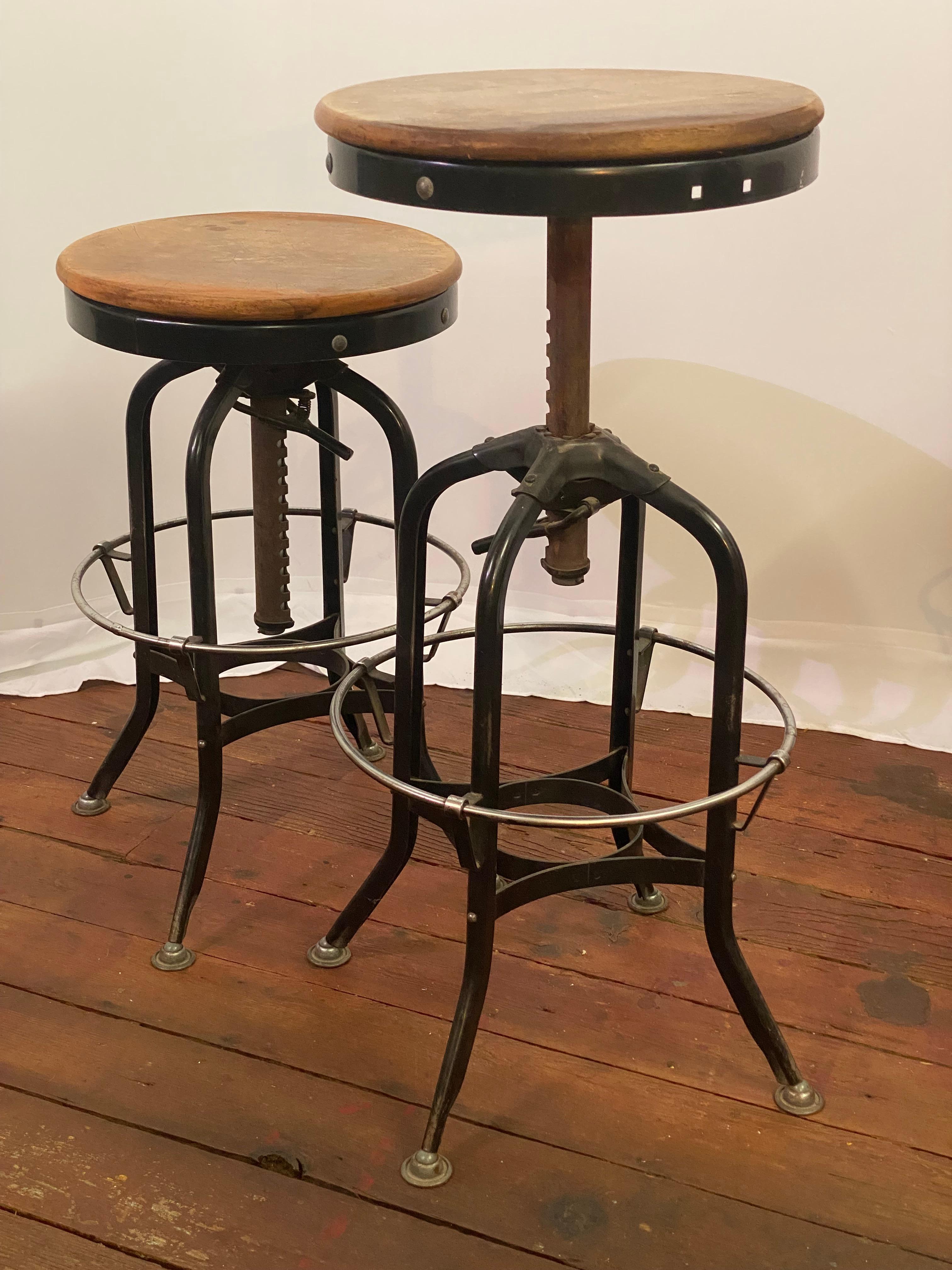 Milieu du XXe siècle Toledo Metal Furniture Company Tabourets industriels en acier UHL, lot de 12 en vente