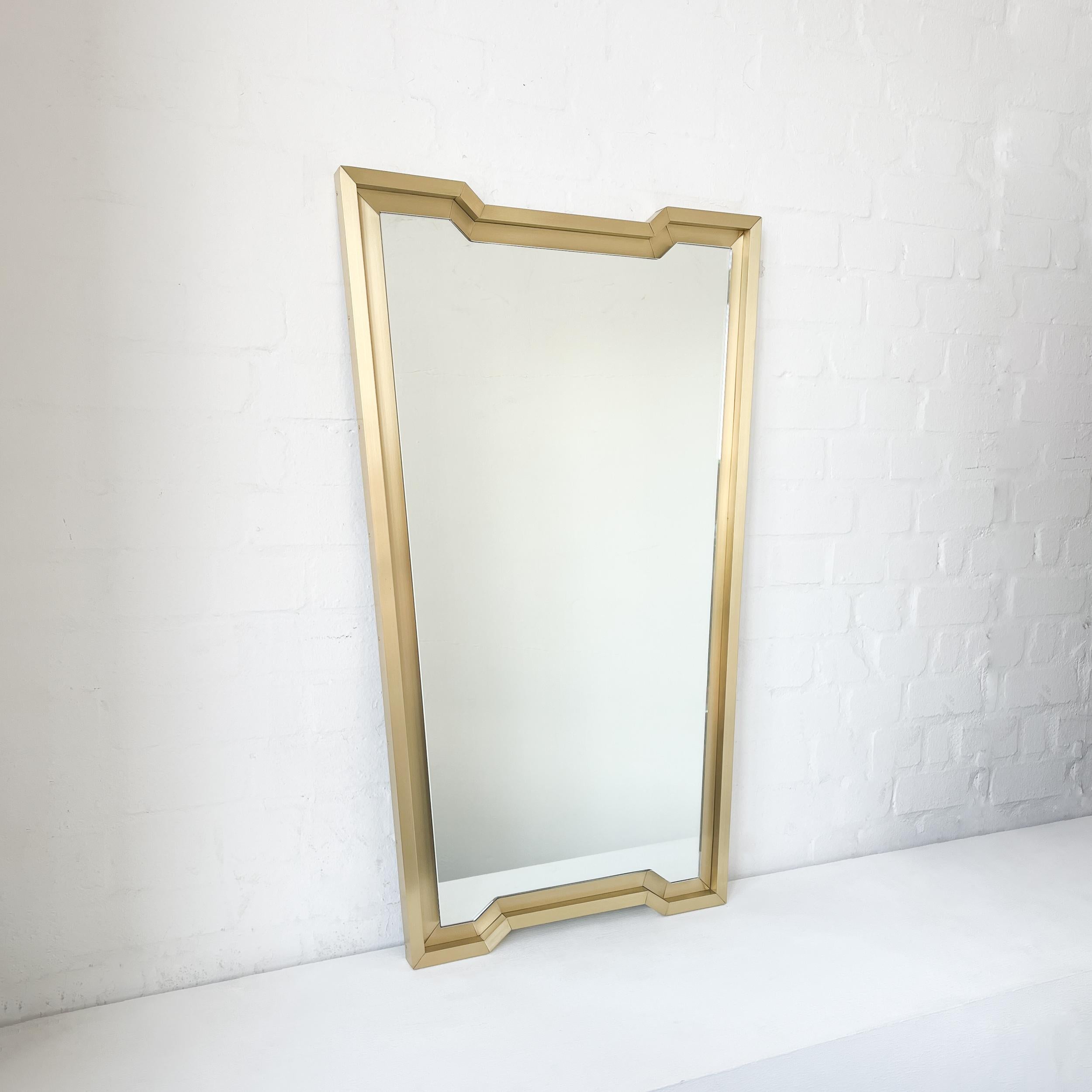 Britannico Specchio d'ispirazione vintage Toledo con cornice in ottone in vendita