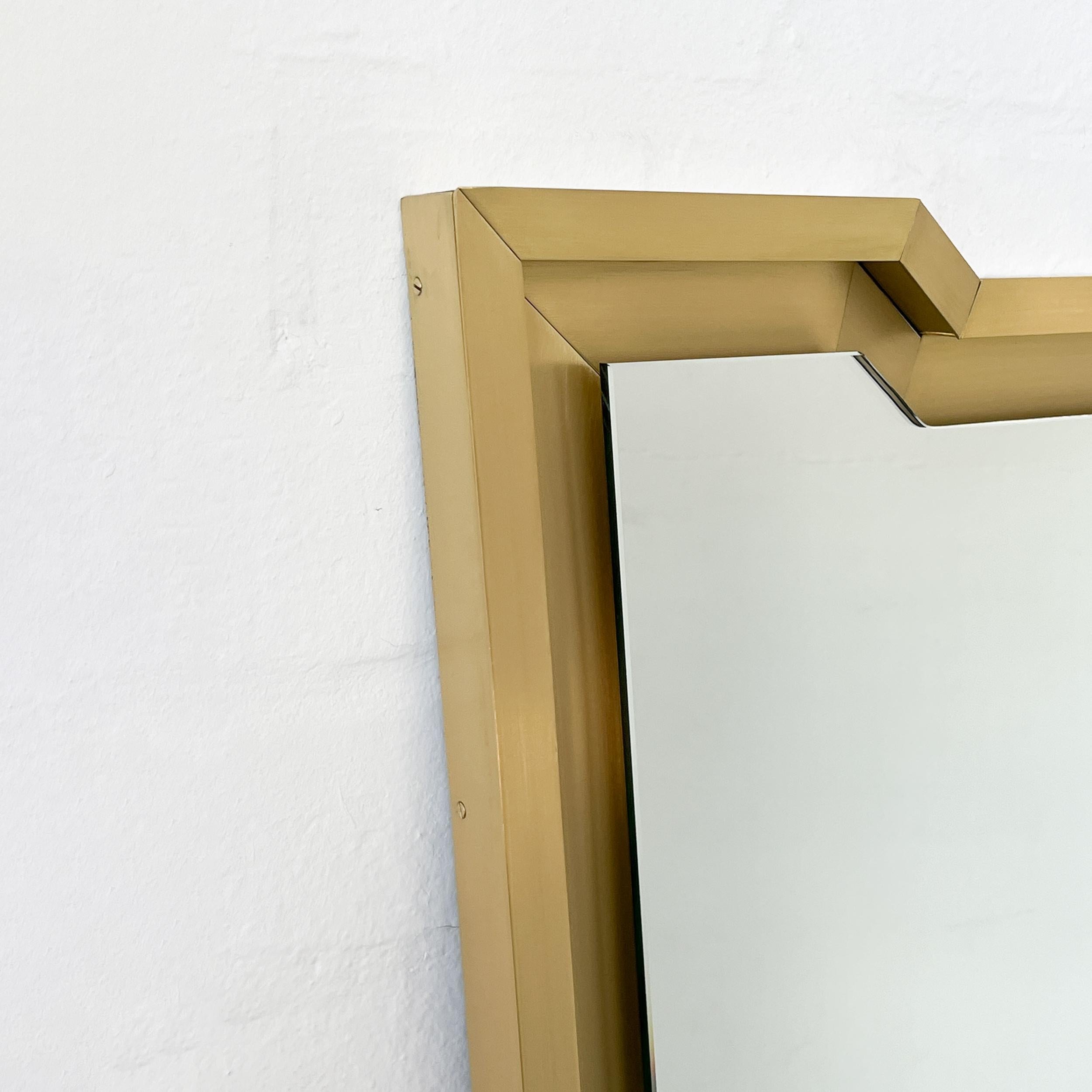 Spazzolato Specchio d'ispirazione vintage Toledo con cornice in ottone in vendita