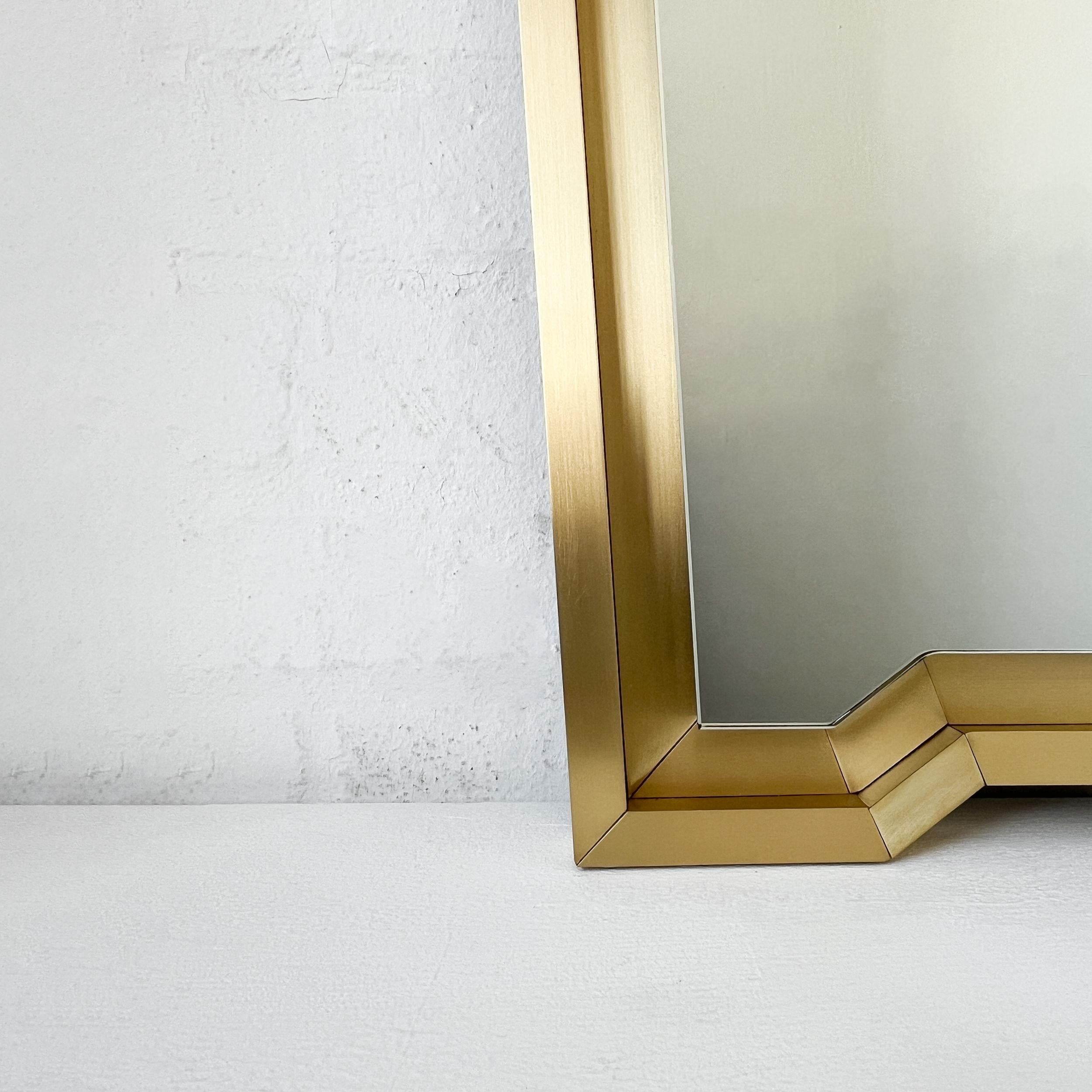 Specchio d'ispirazione vintage Toledo con cornice in ottone In condizioni Nuovo in vendita a London, GB