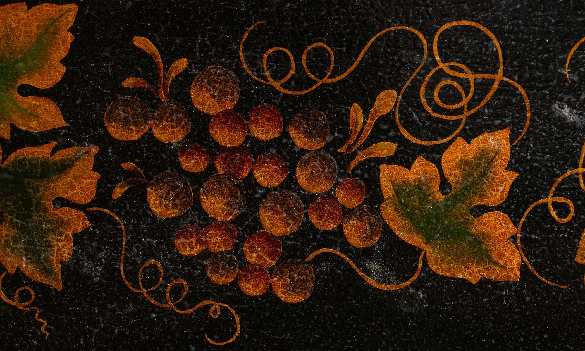 Toleware Tray, England circa 1890 In Good Condition In Culver City, CA