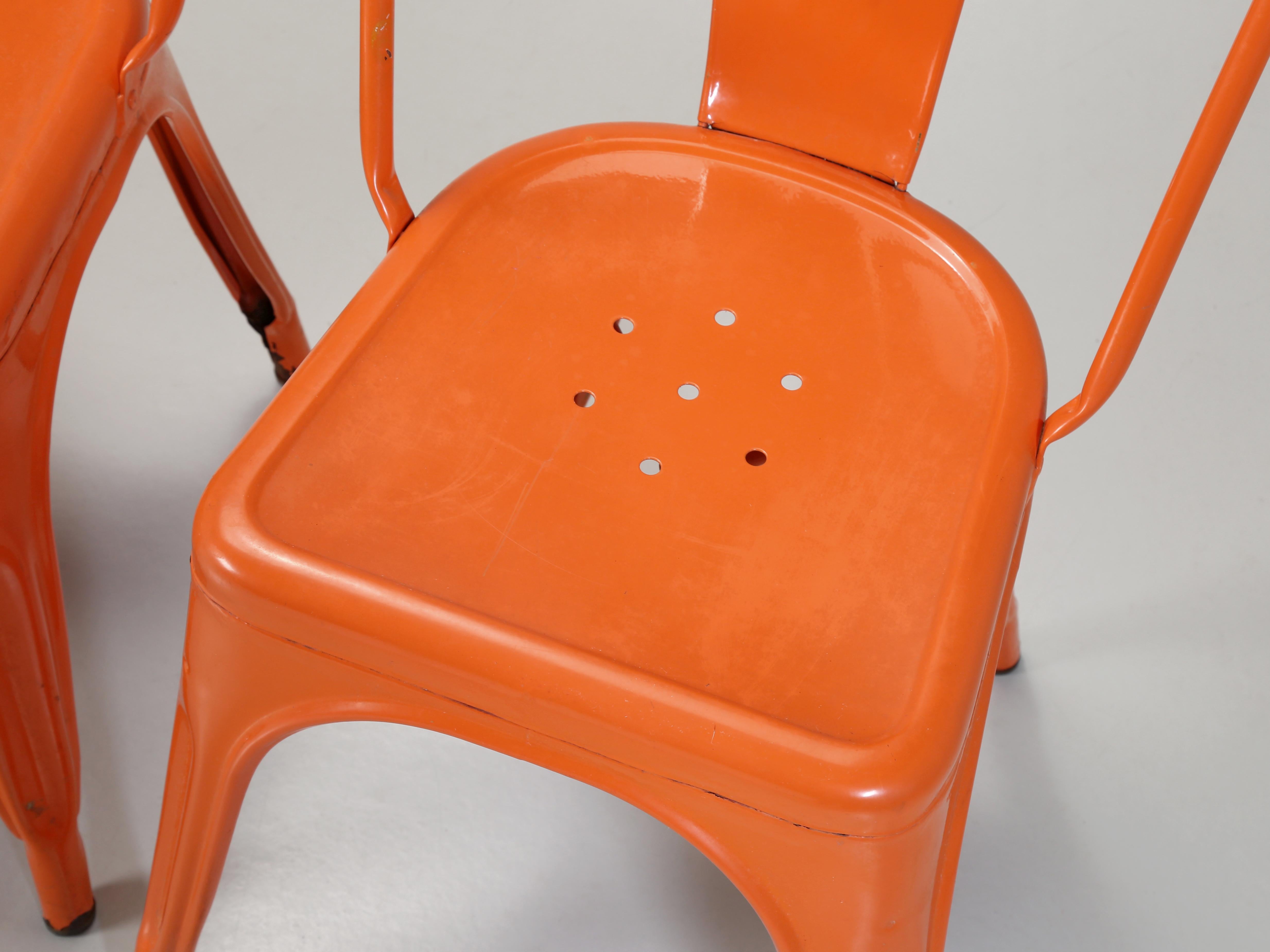 Fait main Tolix chaises empilables vintage orange en acier, fabriquées à la main, France (1300) en stock en vente