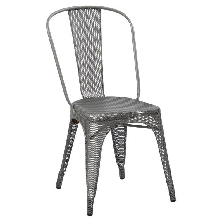 Tolix Ein Stuhl, perforiert, für den Außenbereich, lackiert mit Graphit