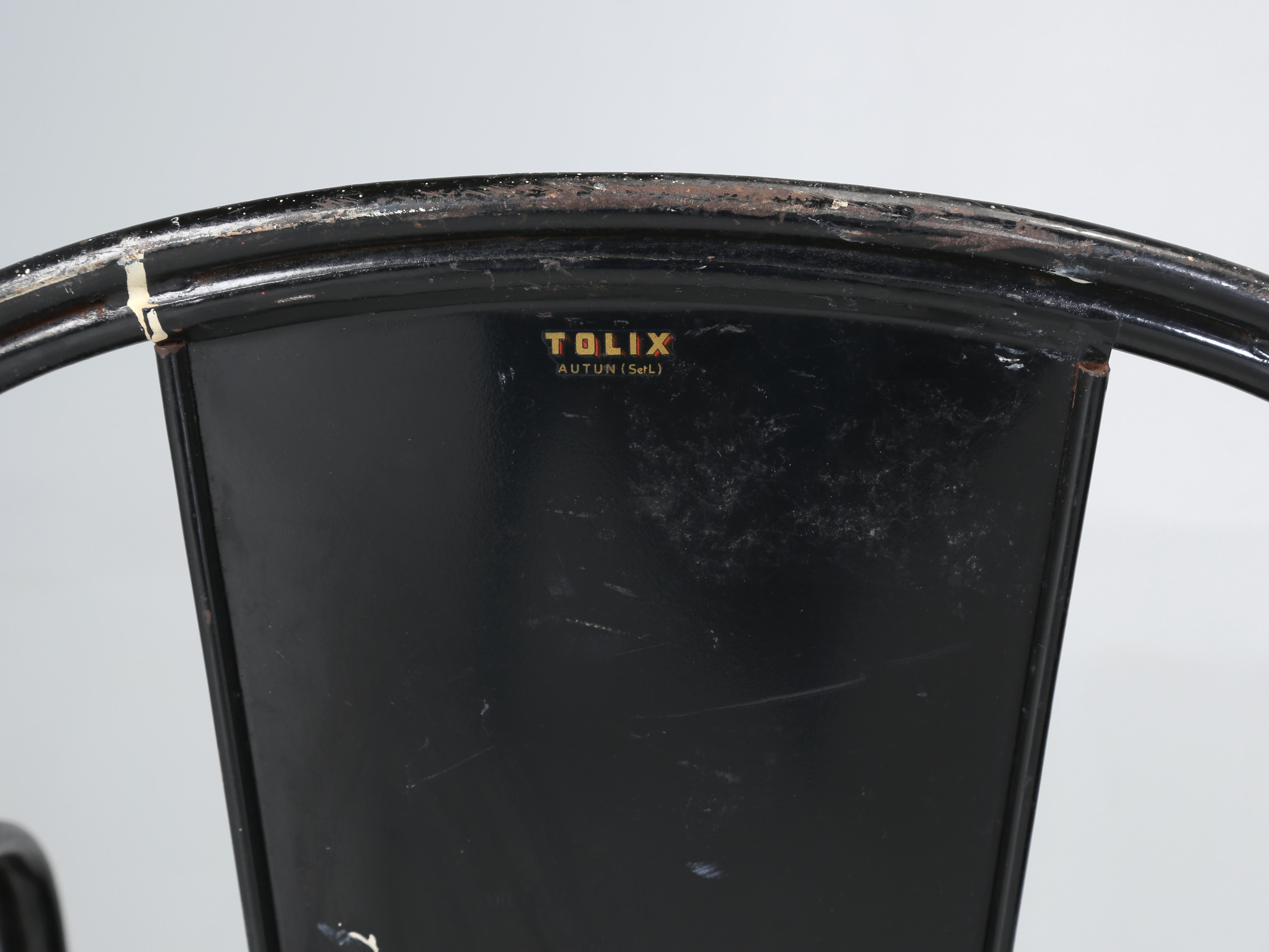 Tolix C Sessel in schwarzer Originalfarbe Satz von (5) unrestauriert Made in France im Angebot 12