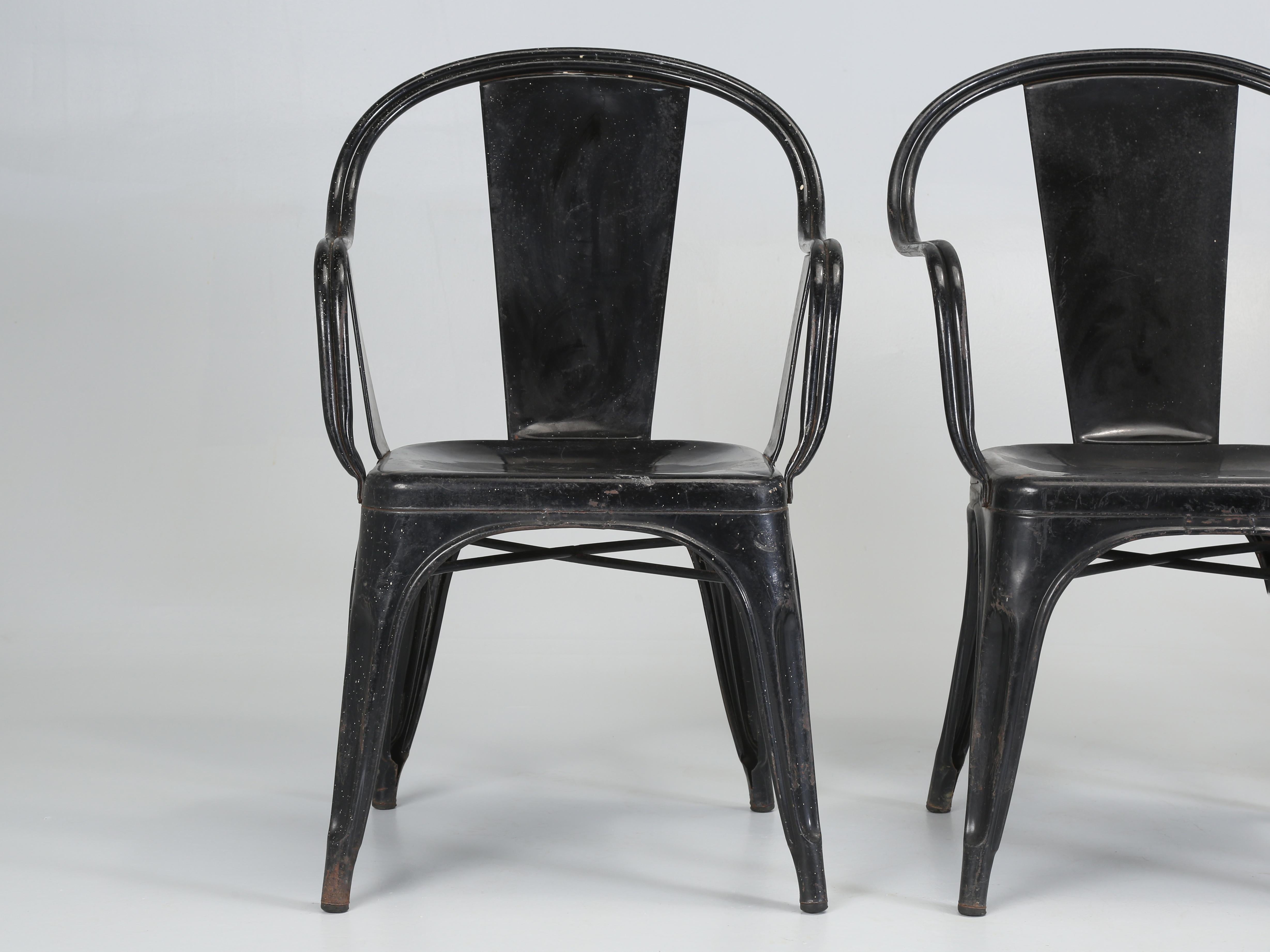 Tolix C Sessel in schwarzer Originalfarbe Satz von (5) unrestauriert Made in France (Französisch) im Angebot