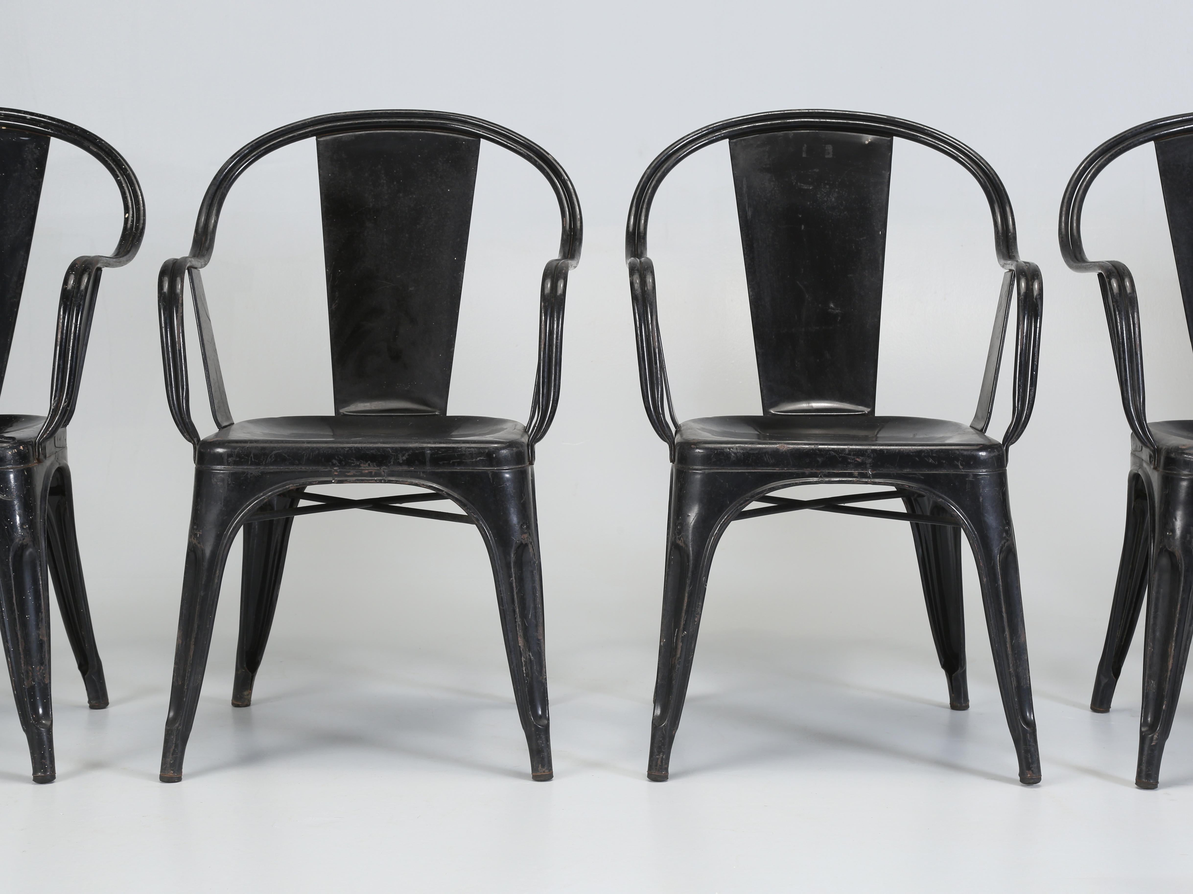 Tolix C Sessel in schwarzer Originalfarbe Satz von (5) unrestauriert Made in France (Handgefertigt) im Angebot