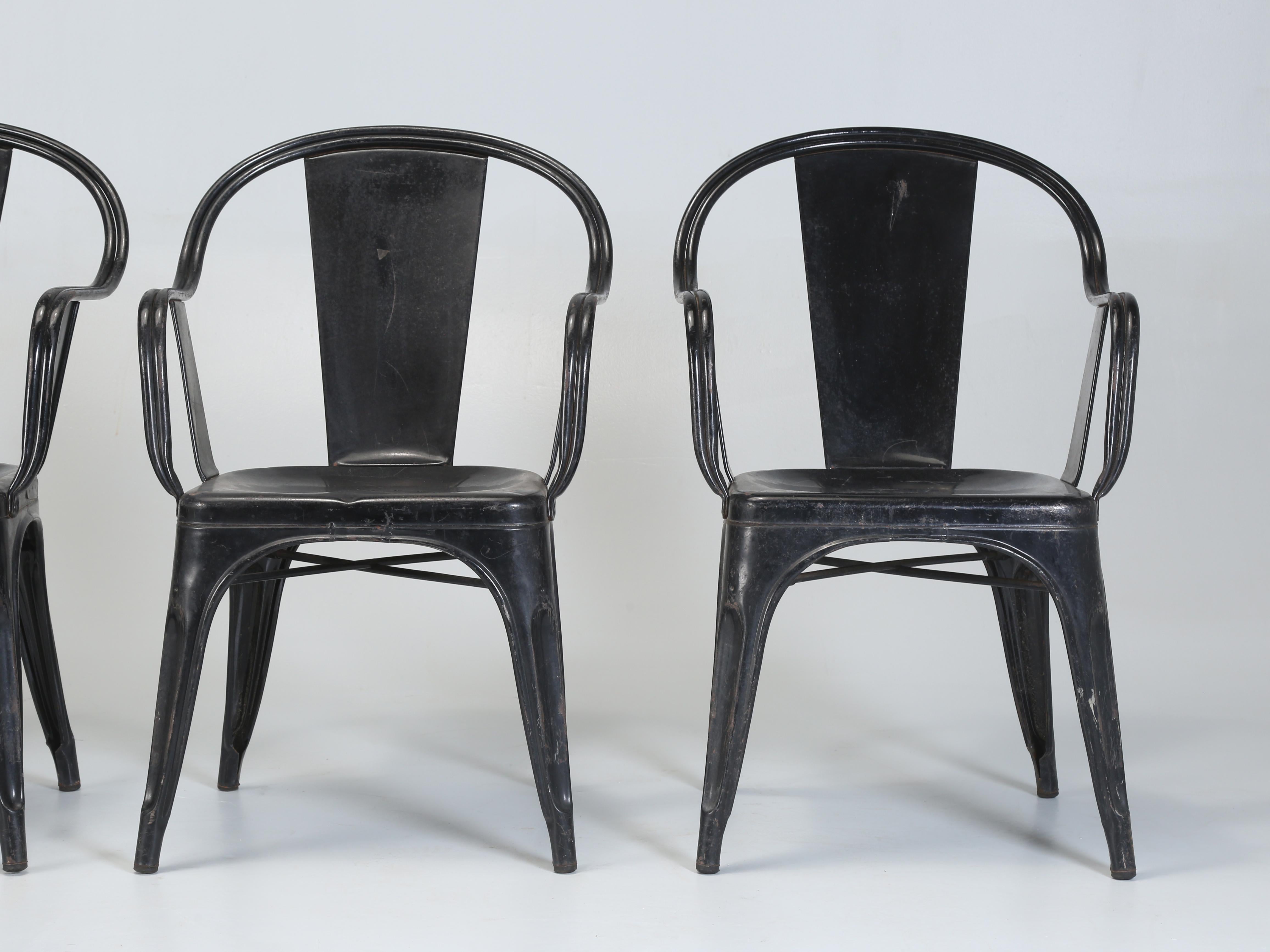 Tolix C Sessel in schwarzer Originalfarbe Satz von (5) unrestauriert Made in France im Zustand „Gut“ im Angebot in Chicago, IL