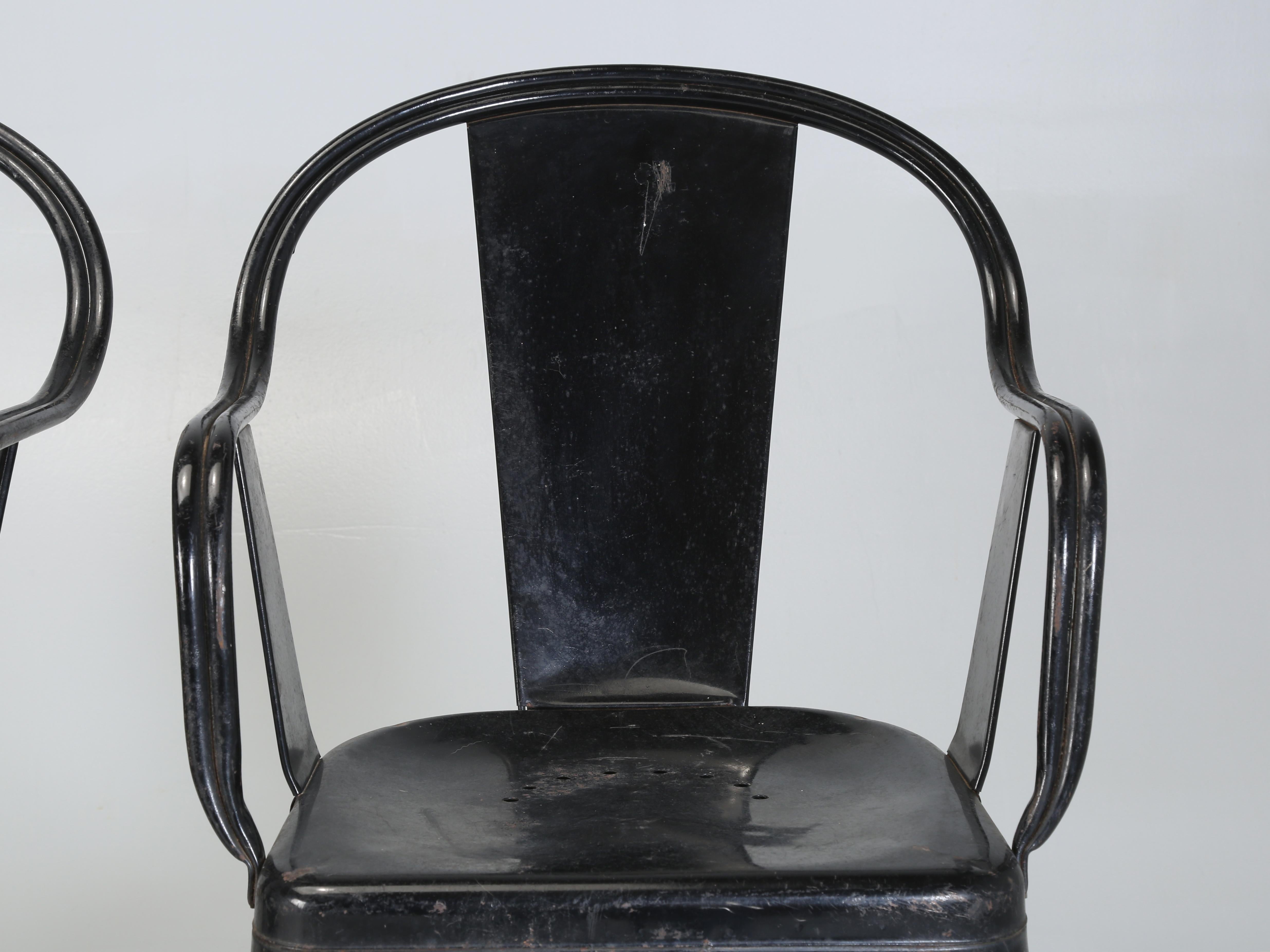 Tolix C Sessel in schwarzer Originalfarbe Satz von (5) unrestauriert Made in France (Stahl) im Angebot