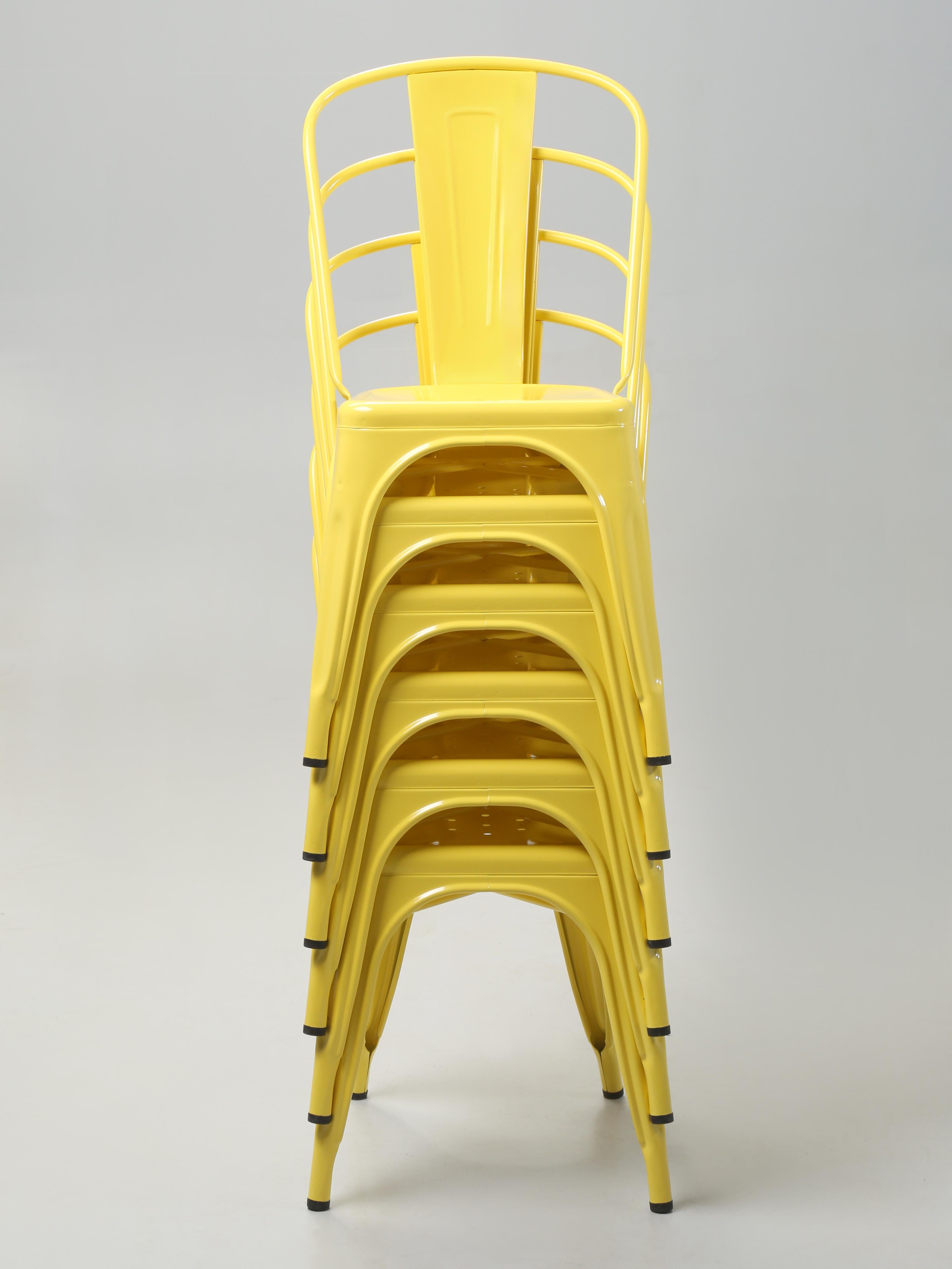 Tolix Authentic French Made Chairs in Lemon Yellow Powder-Coated Steel Set of 6. Wir haben derzeit etwa 375-400 Authentic Tolix Steel Stacking Chairs auf Lager zusammen mit weiteren 400-500 Tolix echte Französisch gemacht Hocker in drei
