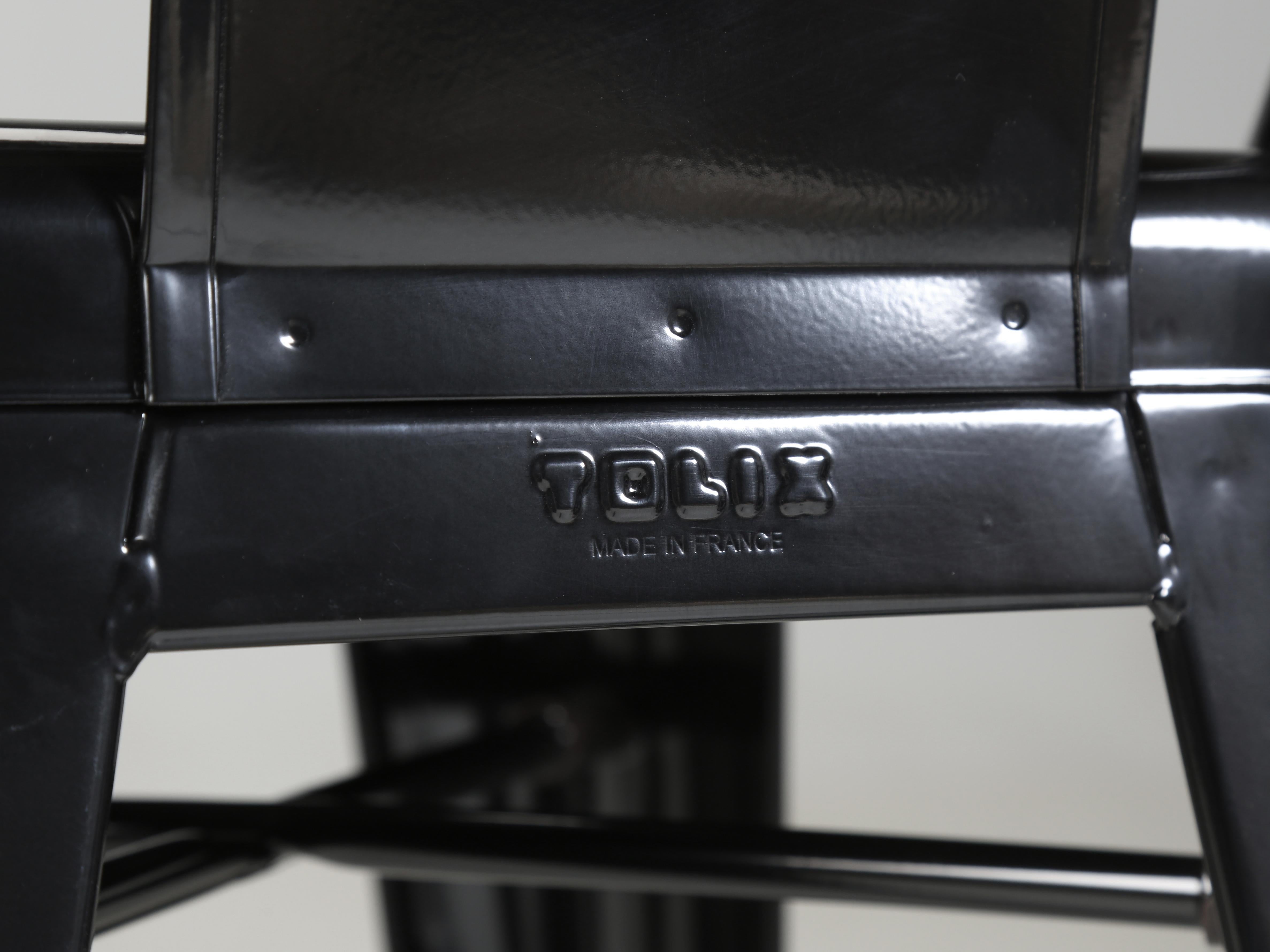 Tolix Counter-Height Low-Back Stools Pair (2) Glossy Jet Black Made in France In Good Condition For Sale In Chicago, IL
