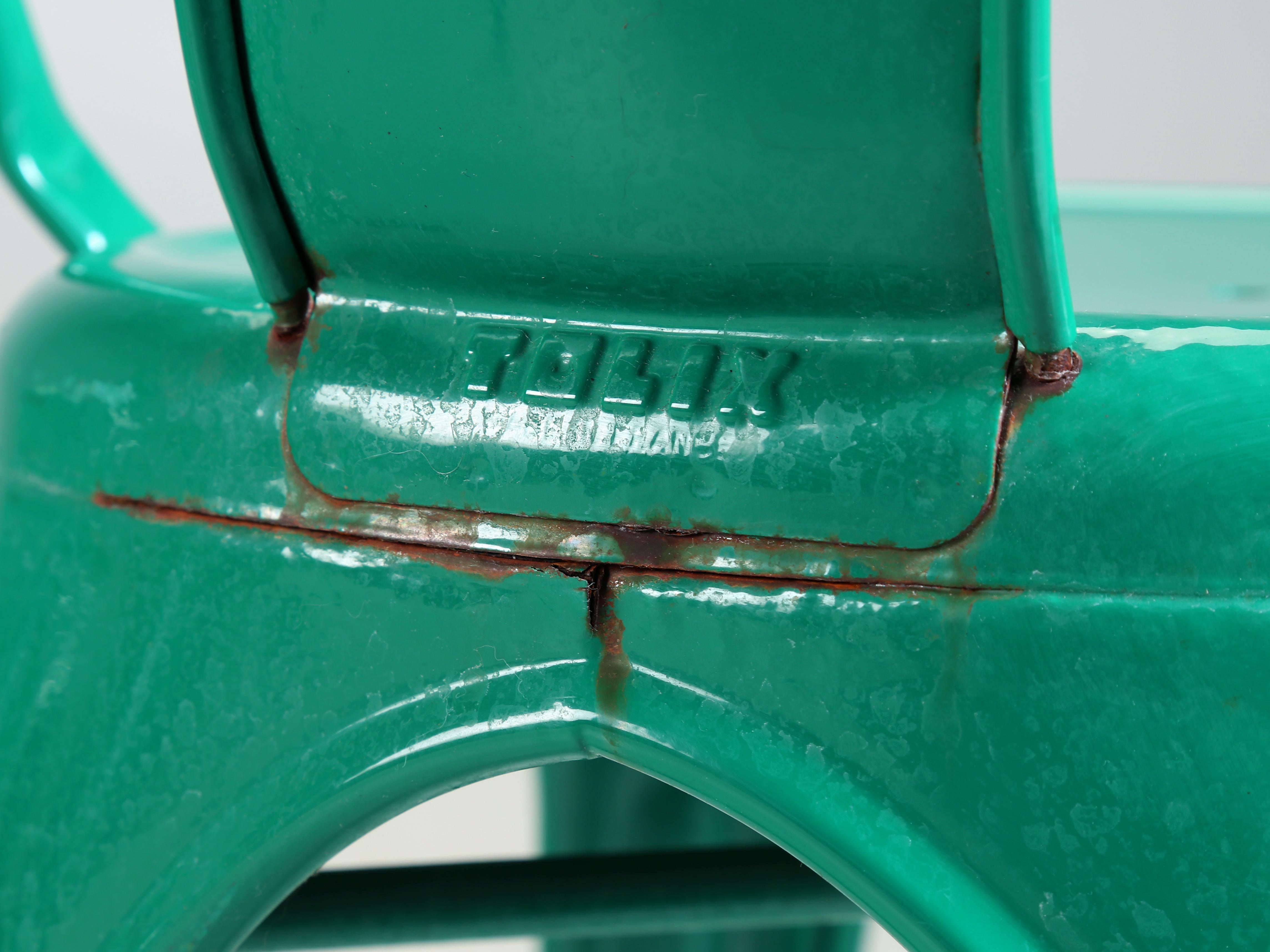 Tolix set de (3) chaises vintage en acier vert envy, Hundreds plus disponibles en vente 2