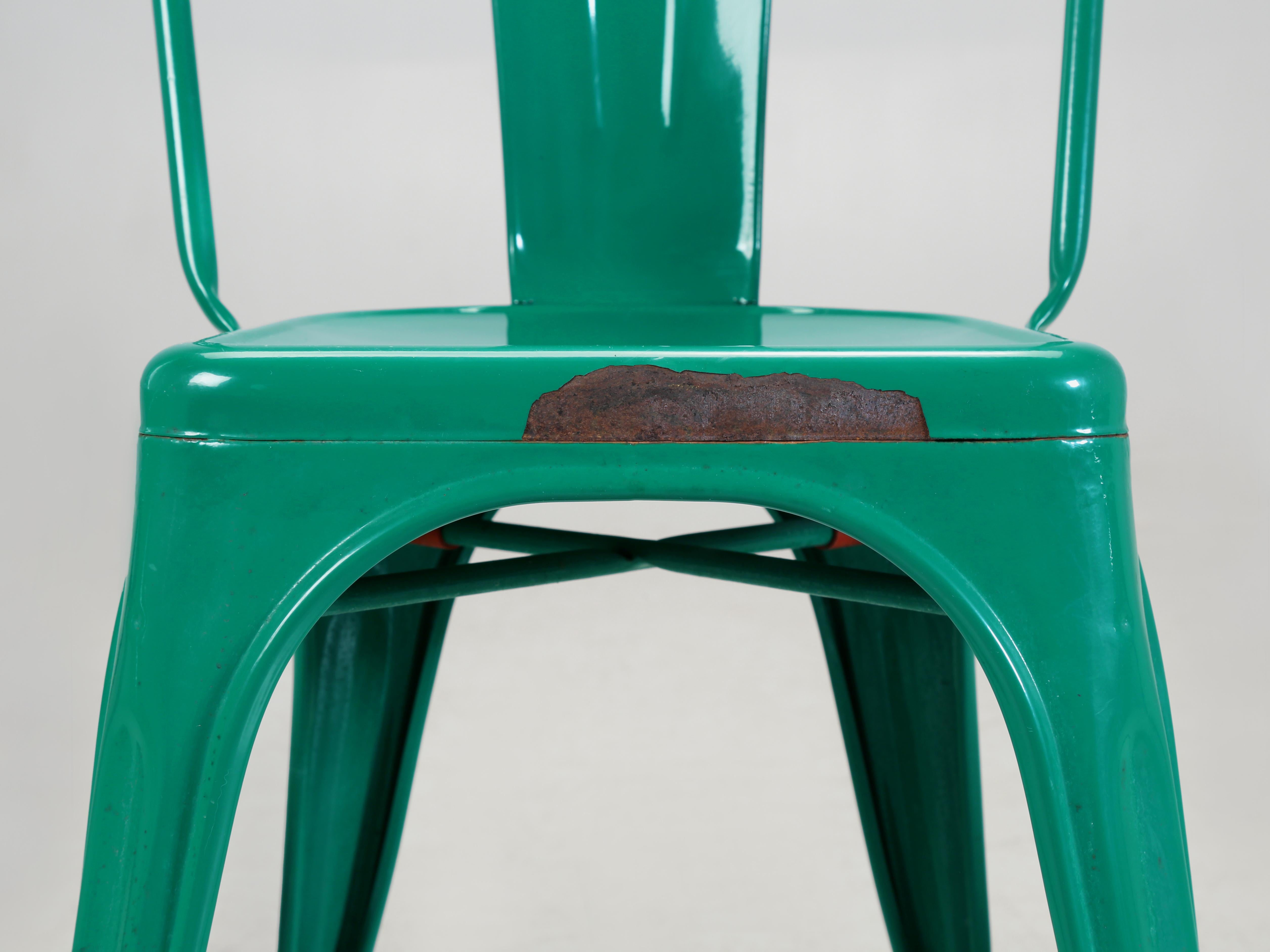 Tolix set de (3) chaises vintage en acier vert envy, Hundreds plus disponibles en vente 4