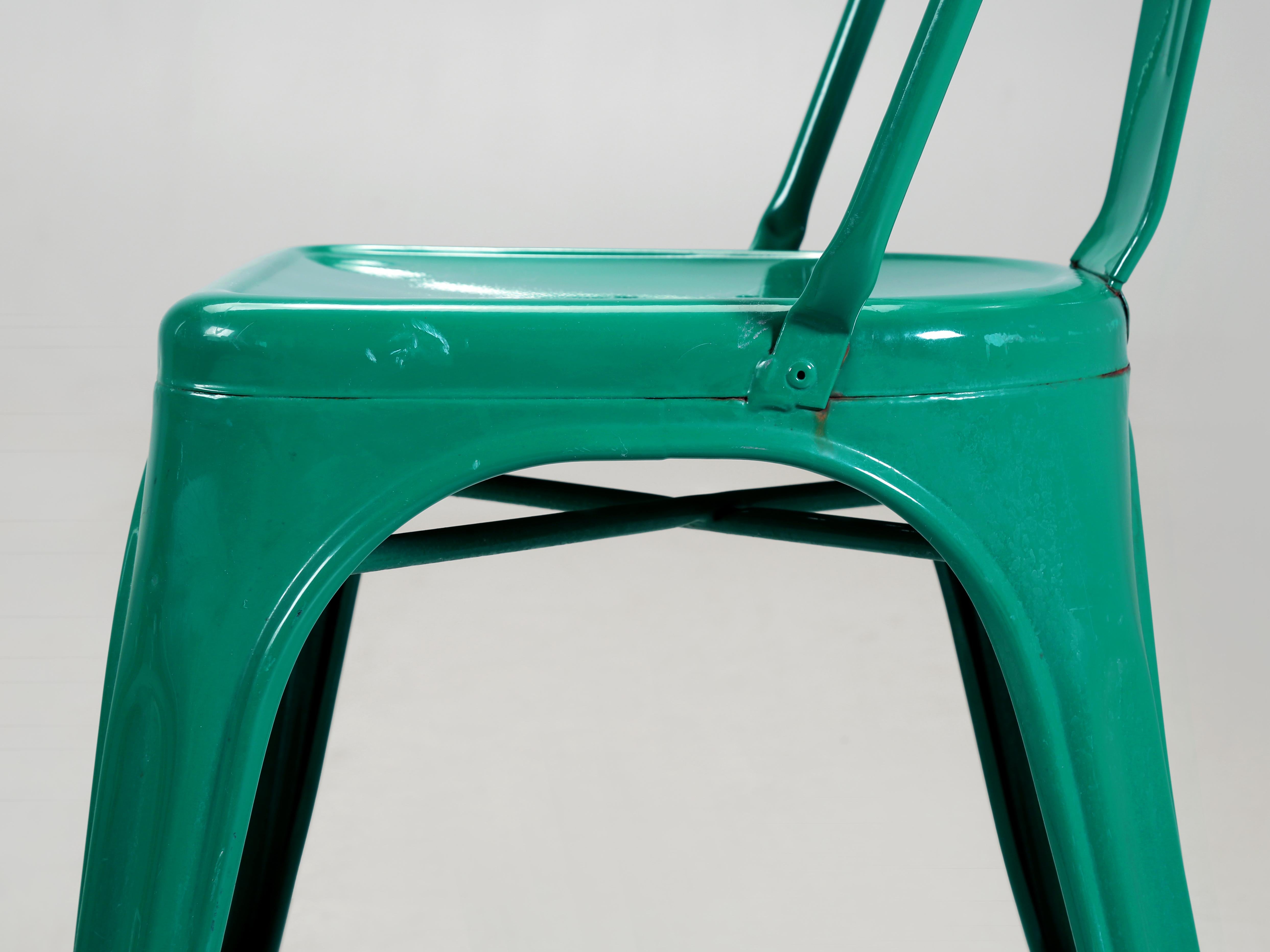 Tolix set de (3) chaises vintage en acier vert envy, Hundreds plus disponibles en vente 5