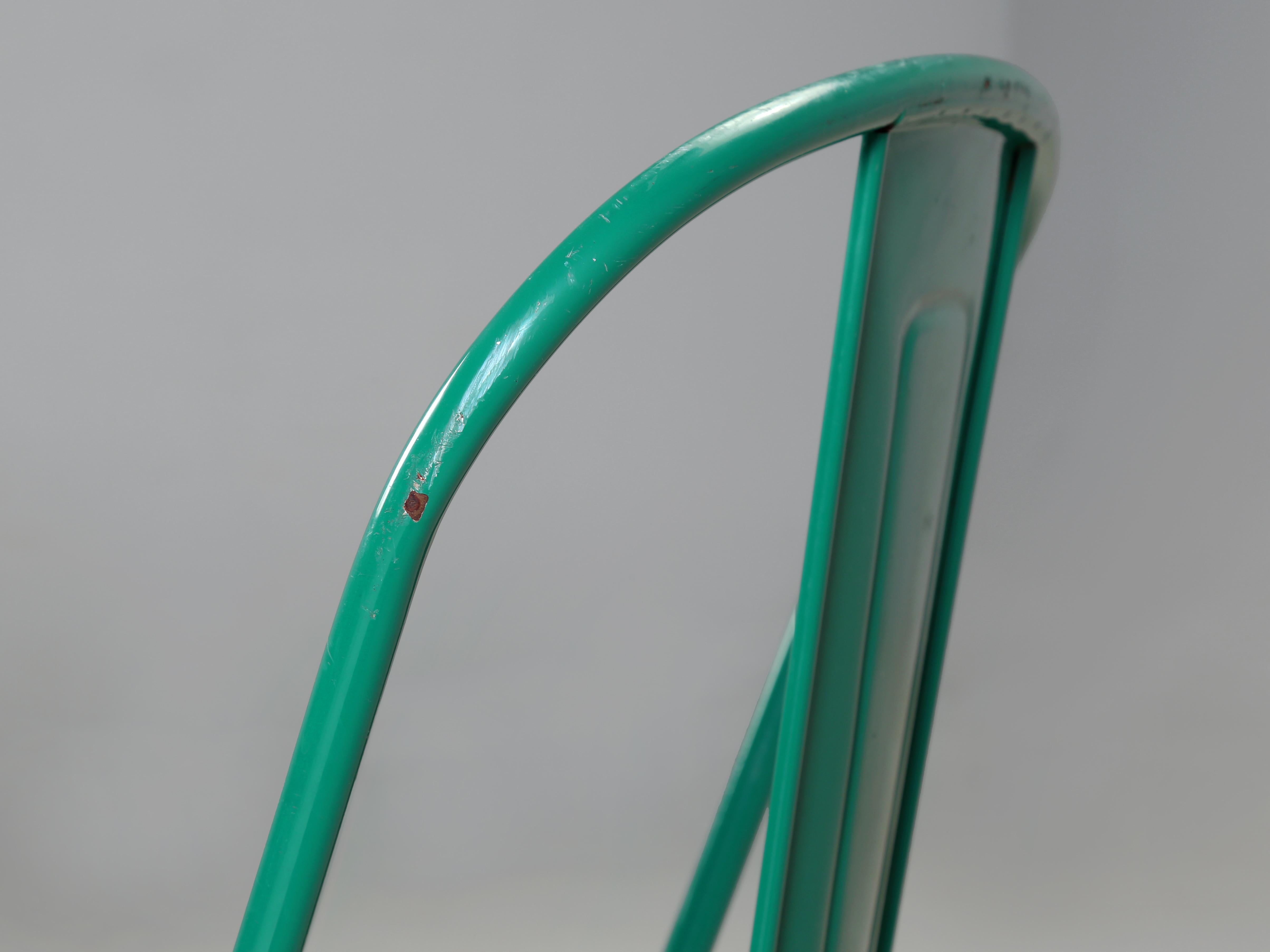 Fait main Tolix set de (3) chaises vintage en acier vert envy, Hundreds plus disponibles en vente