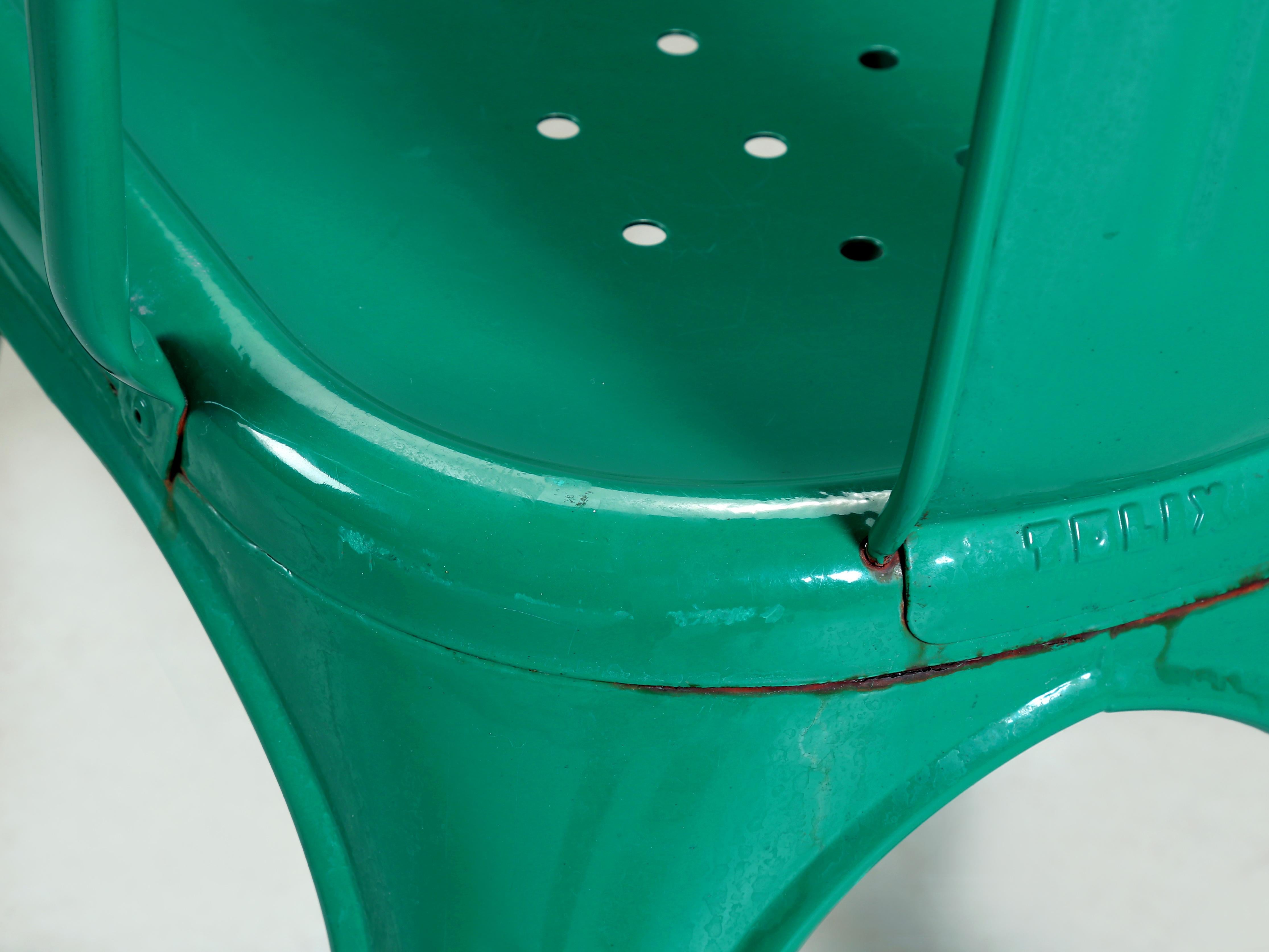 Tolix set de (3) chaises vintage en acier vert envy, Hundreds plus disponibles en vente 1