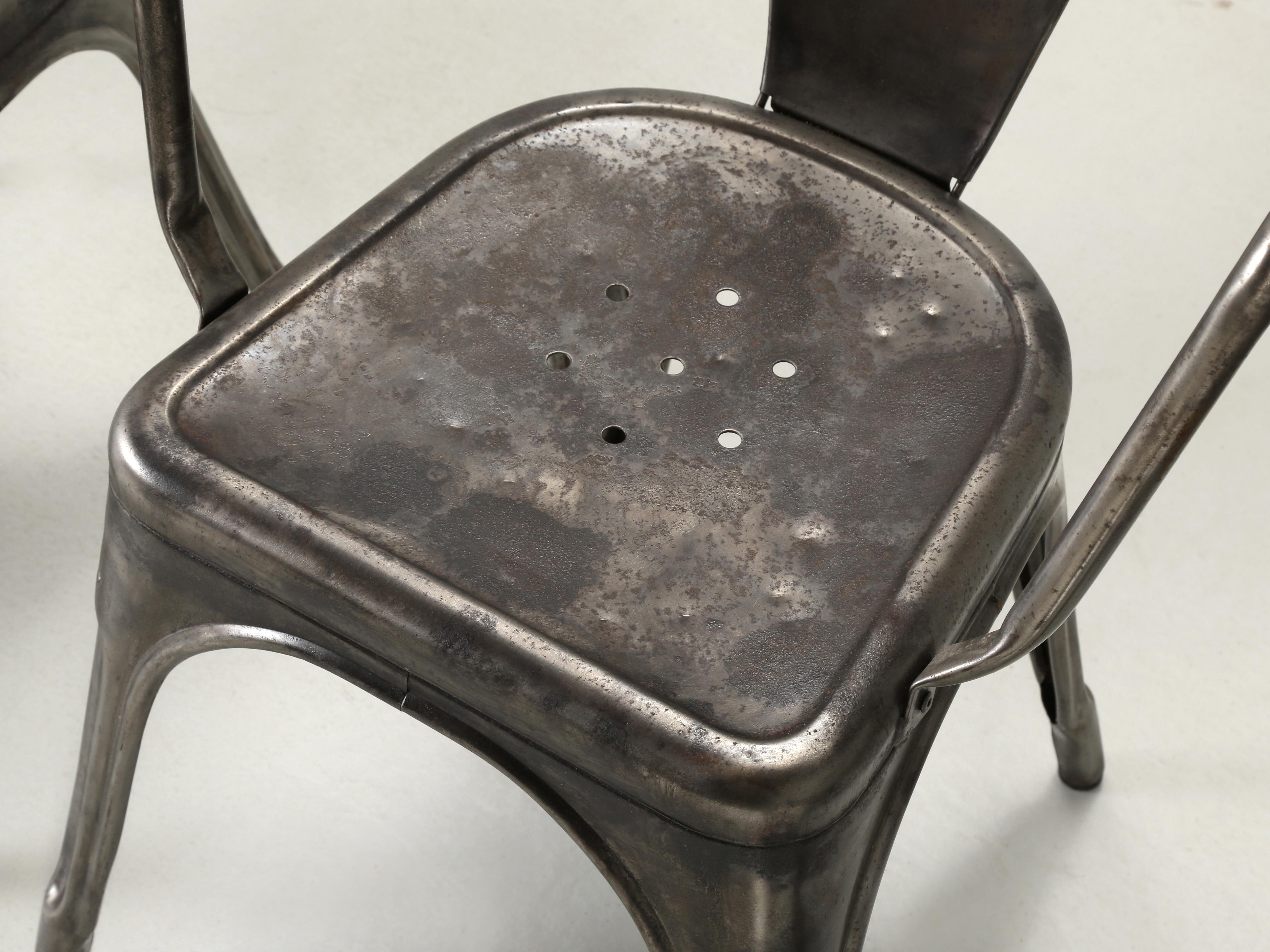 XXIe siècle et contemporain Tolix chaises empilables en acier brut 40 disponibles, ou 100 en peinture d'origine