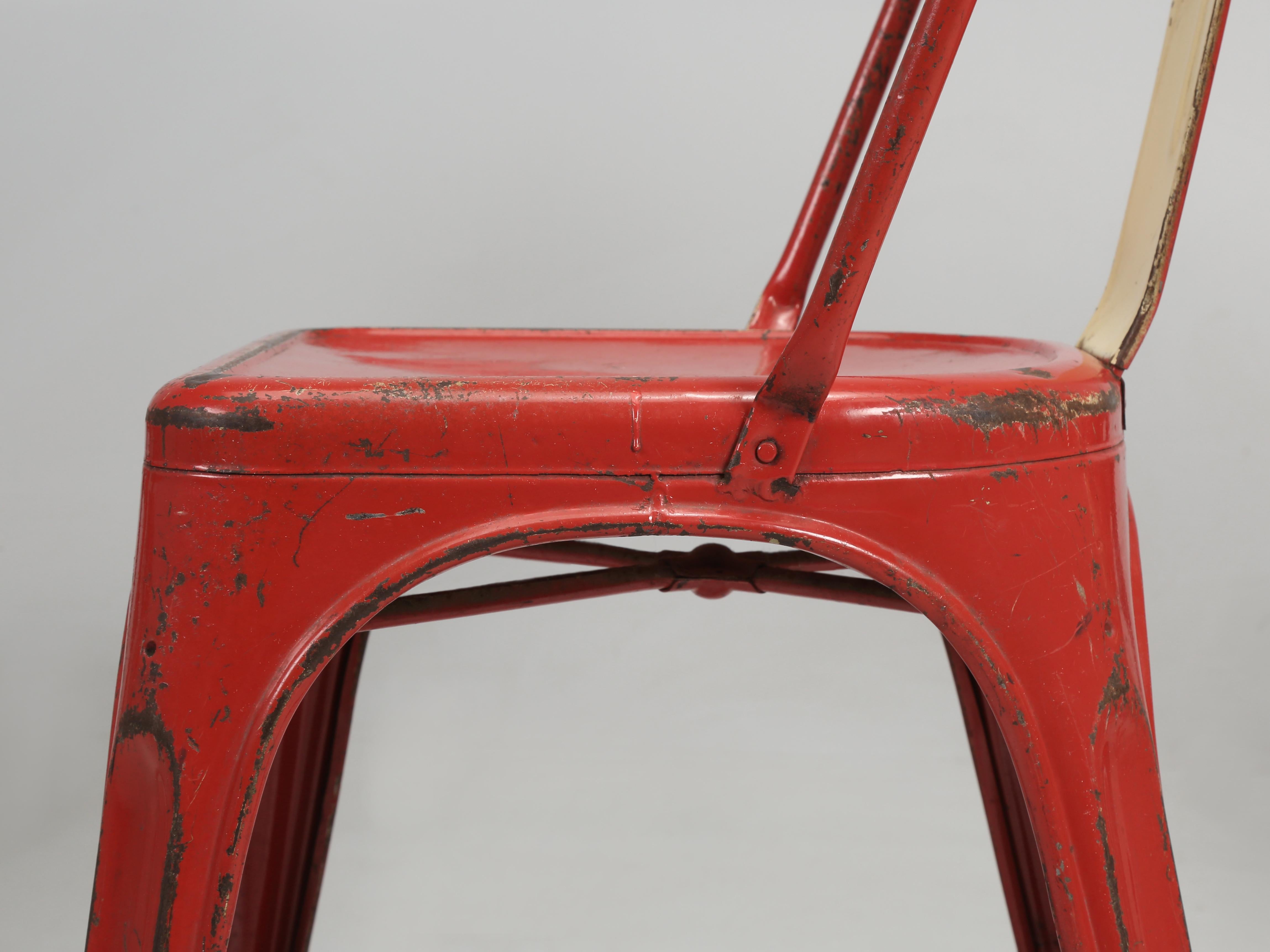 Tolix Stahlstühle Französisch ca. 1950er Jahre Originalfarbe '1500' Erhältlich sowohl neu als auch gebraucht im Angebot 1