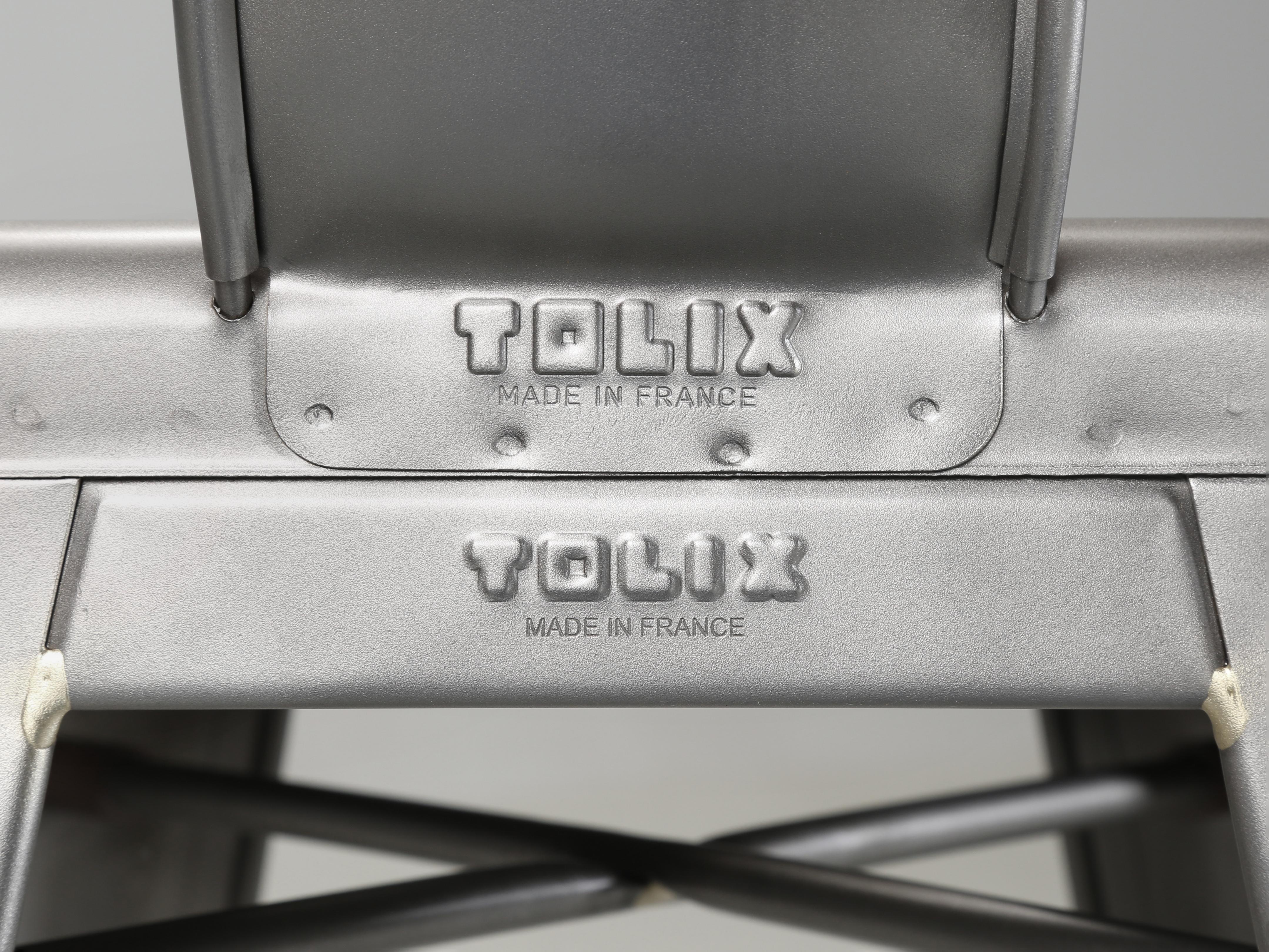 Tolix Hocker mit hoher Rückenlehne aus Stahl in Thekenhöhe aus Satin pulverbeschichtet, hergestellt in Frankreich (Französisch) im Angebot