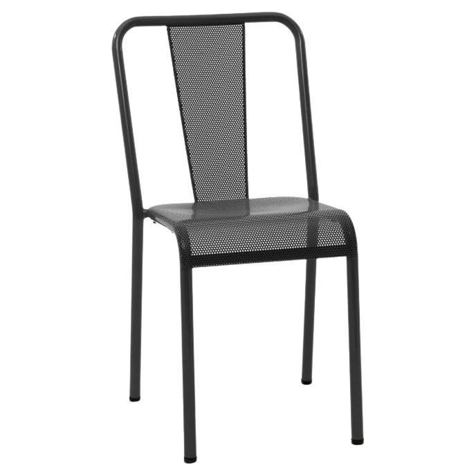 Tolix T37 Stuhl, perforiert, schwarz lackiert für den Außenbereich