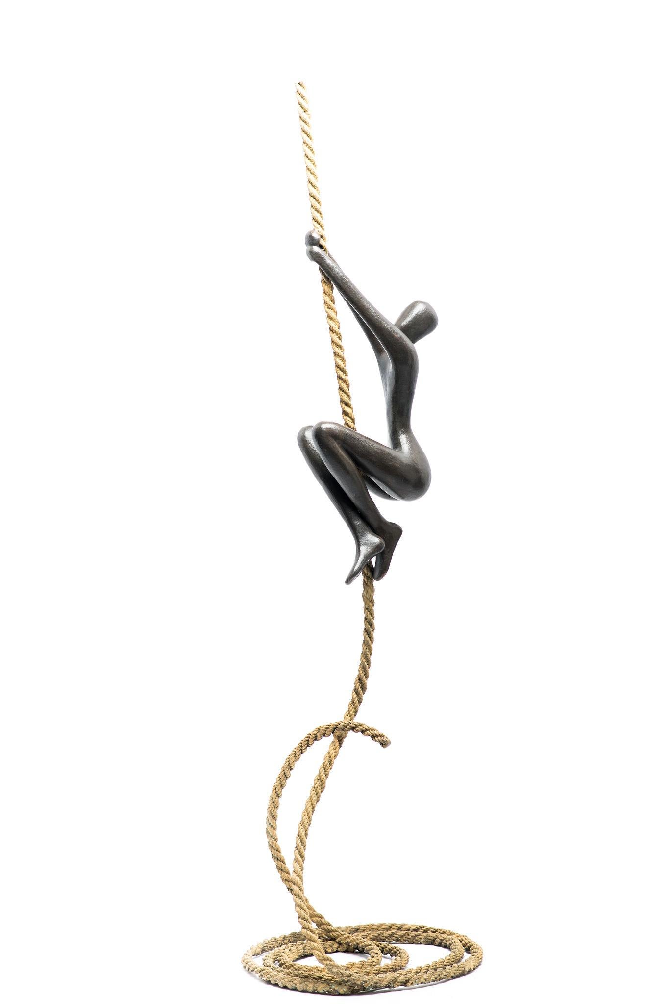 Tolla Inbar, Aspiration, Sculpture en bronze, Figure nue, Sculpture sur corde     en vente 1