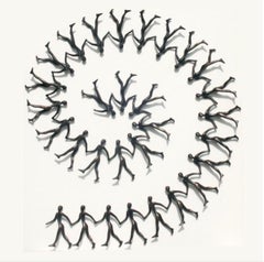 „Spiral Circle of Life“ – figurative Skulptur aus Bronze, 130 cm hoch