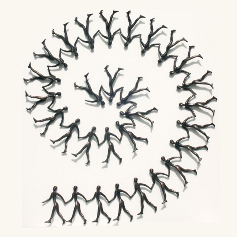 Tolla Inbar, Spiralkreis des Lebens, schwarze Skulptur