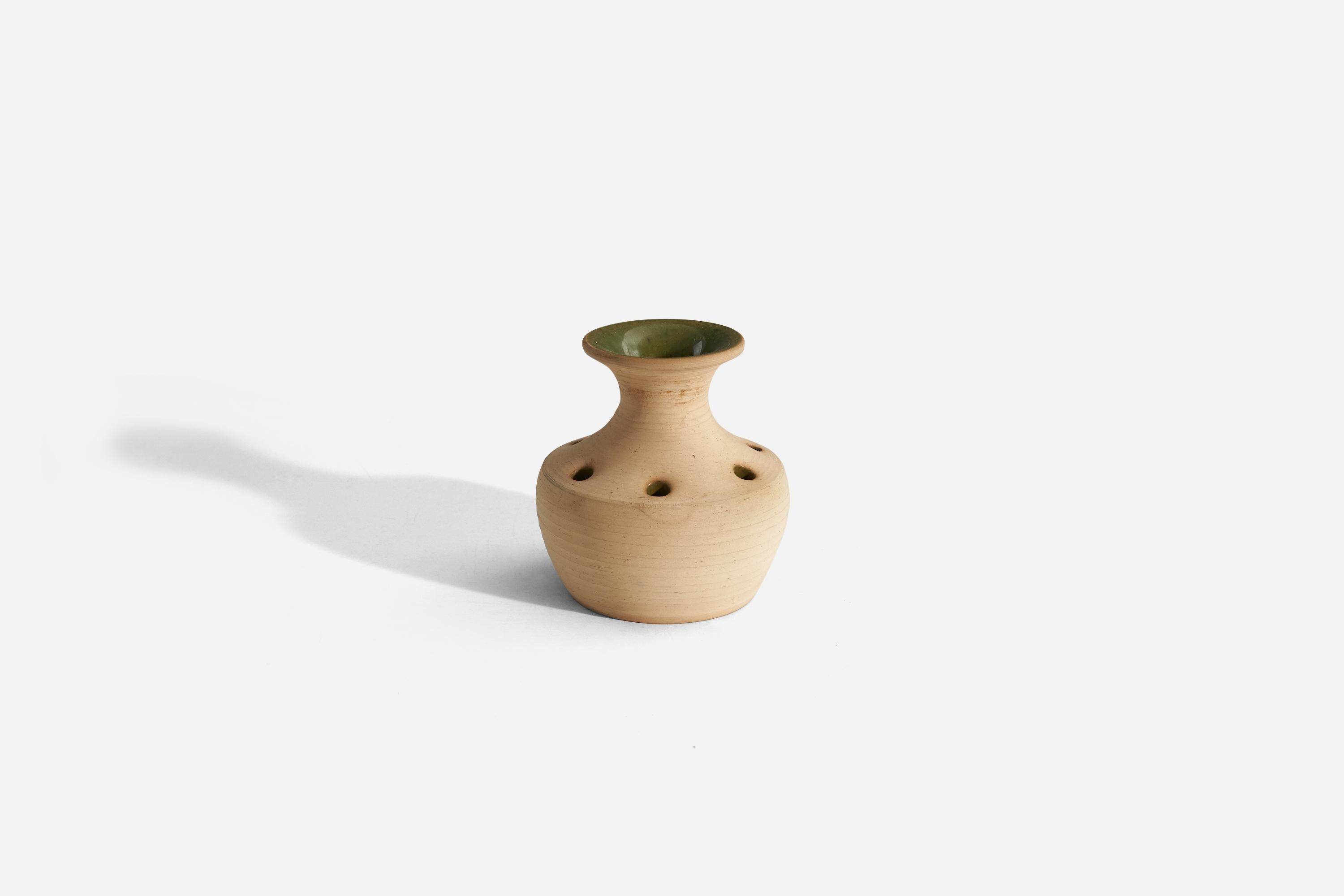 Vase aus Steinzeug, entworfen und hergestellt von Tolla Keramik, Schweden, ca. 1960er Jahre.