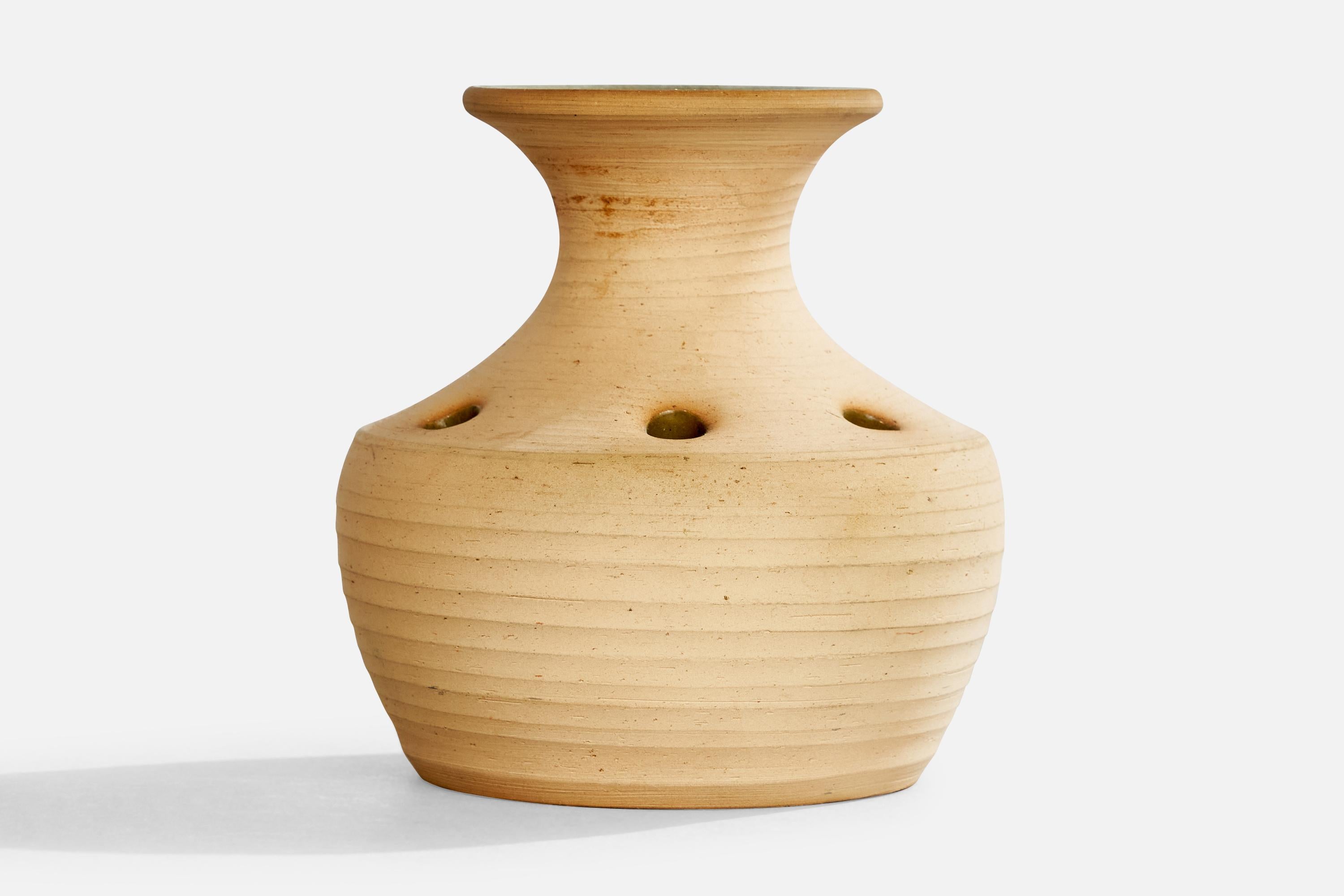 Tolla Keramik, Vaso, Ceramica, Svezia, anni '60 In condizioni buone in vendita a High Point, NC