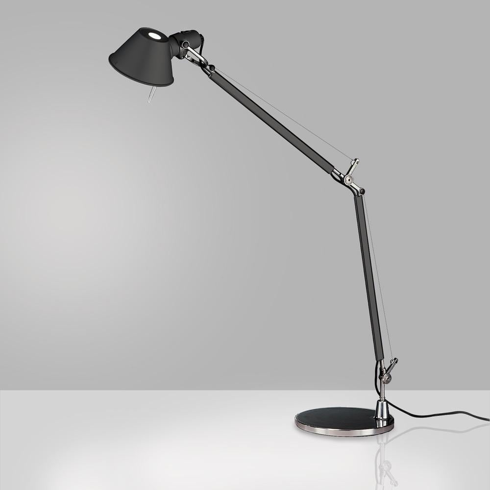 No desk lamp should make you use two hands to position it.” Michele De Lucchi
A study in balance and movement, the Tolomeo table lamp is designed for a fully adjustable direction of light. Created for Artemide in 1987 by Michele De Lucchi and