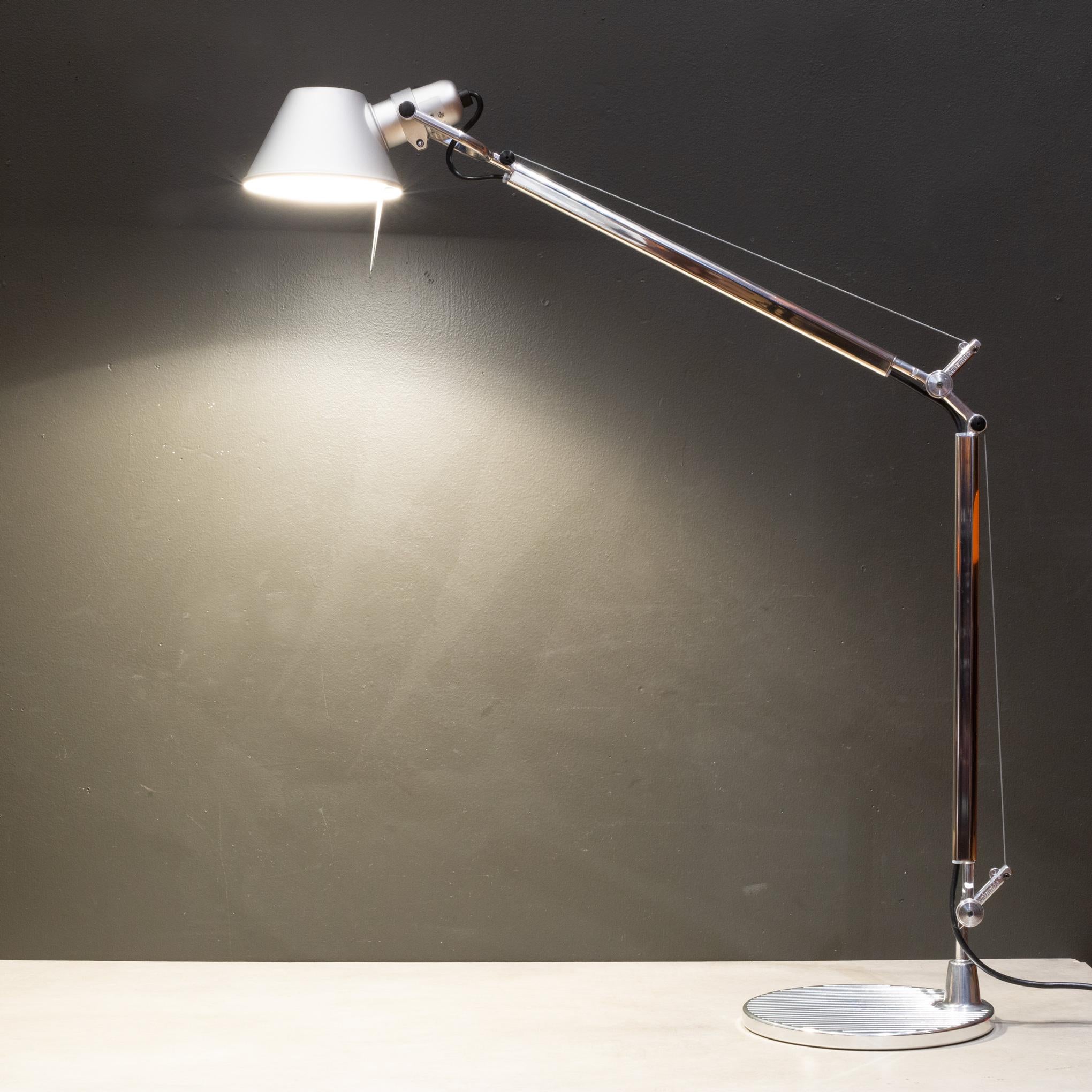 ABOUT

This standard-size Tolomeo Desk Lamp was designed By Michele De Lucchi & Giancarlo Fassina, for Artemide in 1987. It features a heavy base and a fully adjustable pivoting head and arm. Made in Italy.

    CREATOR Artemide, Italy. 
    DATE OF