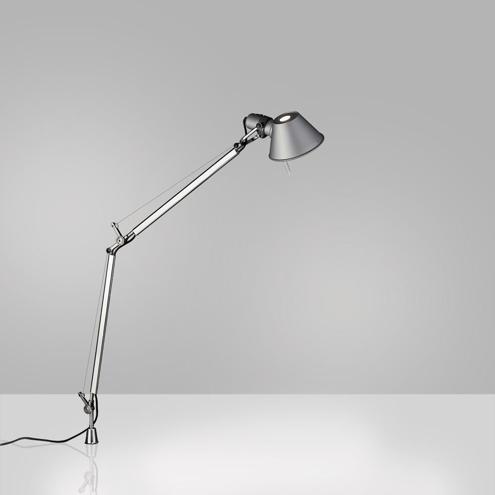 No desk lamp should make you use two hands to position it. Michele De Lucchi
A study in balance and movement, the Tolomeo table lamp is designed for a fully adjustable direction of light. Created for Artemide in 1987 by Michele De Lucchi and