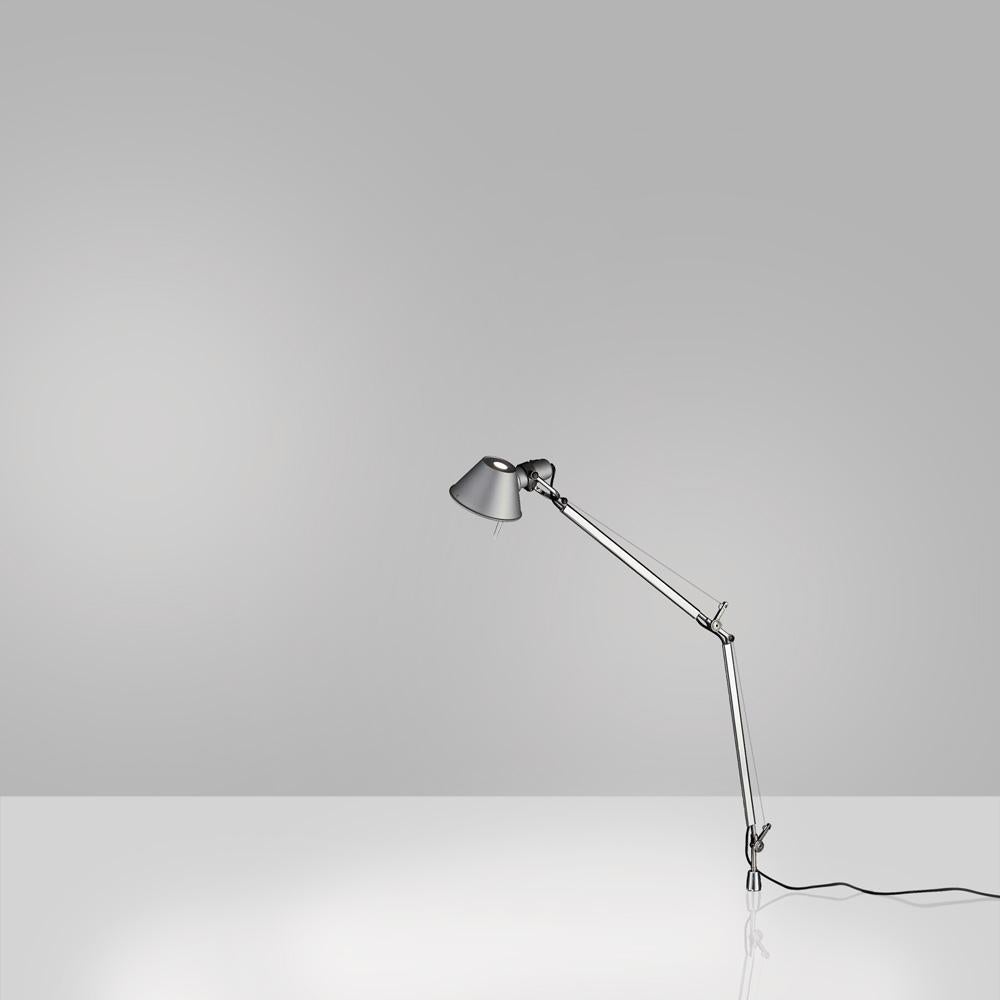 No desk lamp should make you use two hands to position it.” Michele De Lucchi
A study in balance and movement, the Tolomeo table lamp is designed for a fully adjustable direction of light. Created for Artemide in 1987 by Michele De Lucchi and