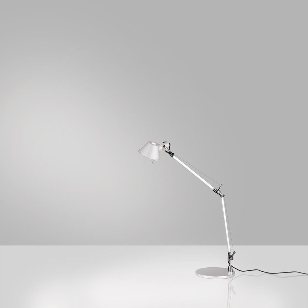 No desk lamp should make you use two hands to position it.” Michele De Lucchi
A study in balance and movement, the Tolomeo table lamp is designed for a fully adjustable direction of light. Created for Artemide in 1987 by Michele De Lucchi and