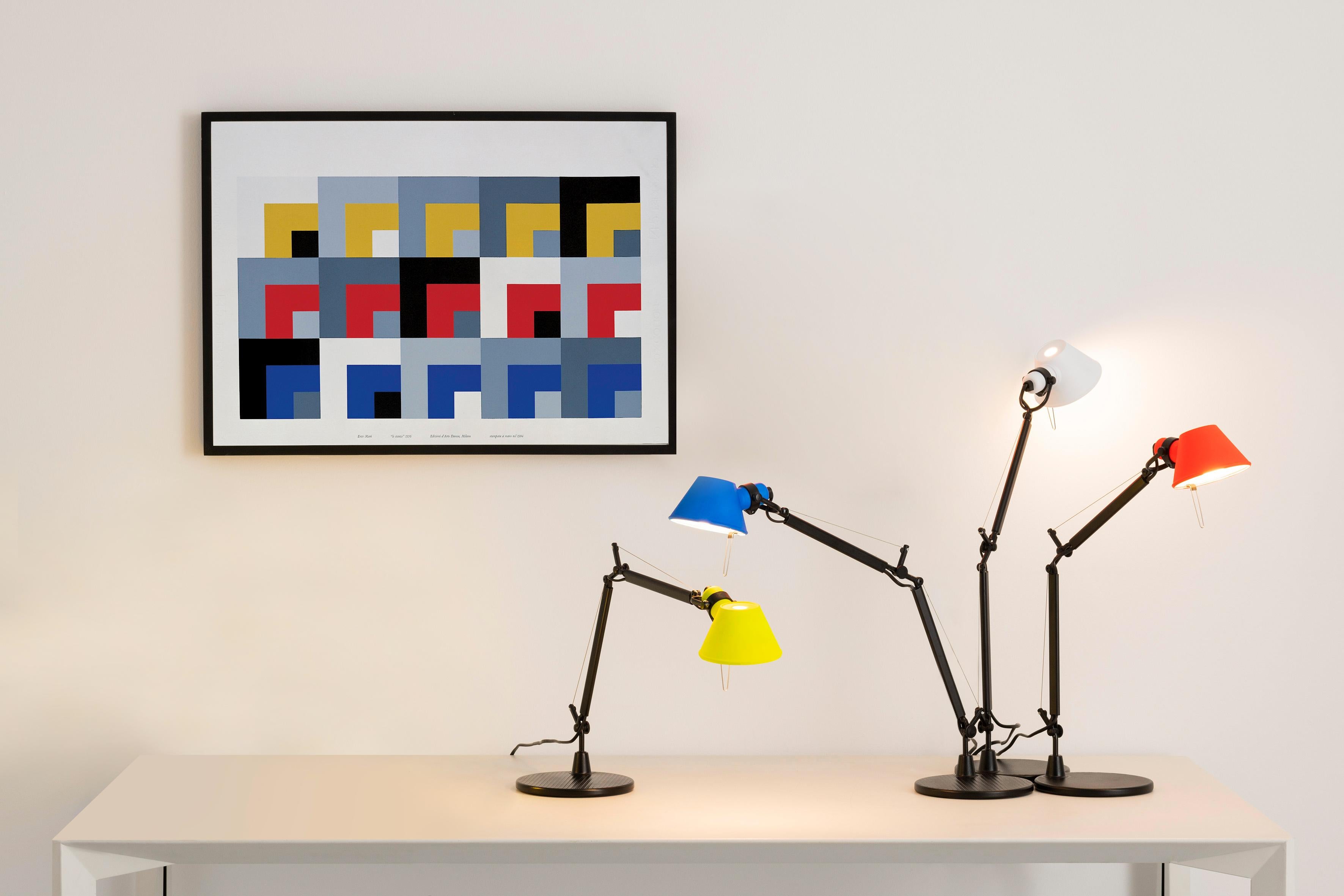 Poli Lampe de table micro Tolomeo noir et corail de Michele de Lucchi & Giancarlo Fassi en vente