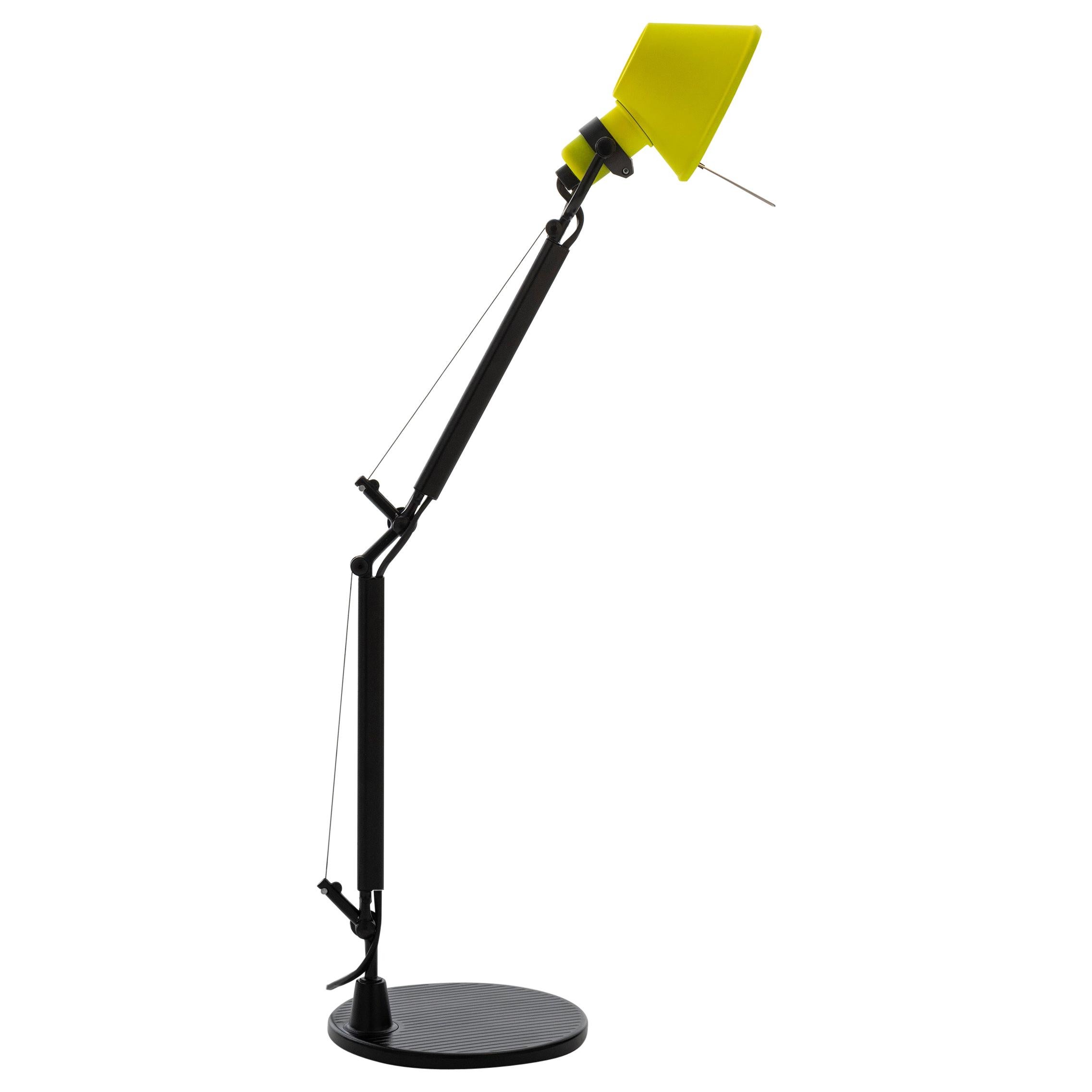 Lampe de bureau micro Tolomeo noir et jaune par Michele de Lucchi & Giancarlo Fass